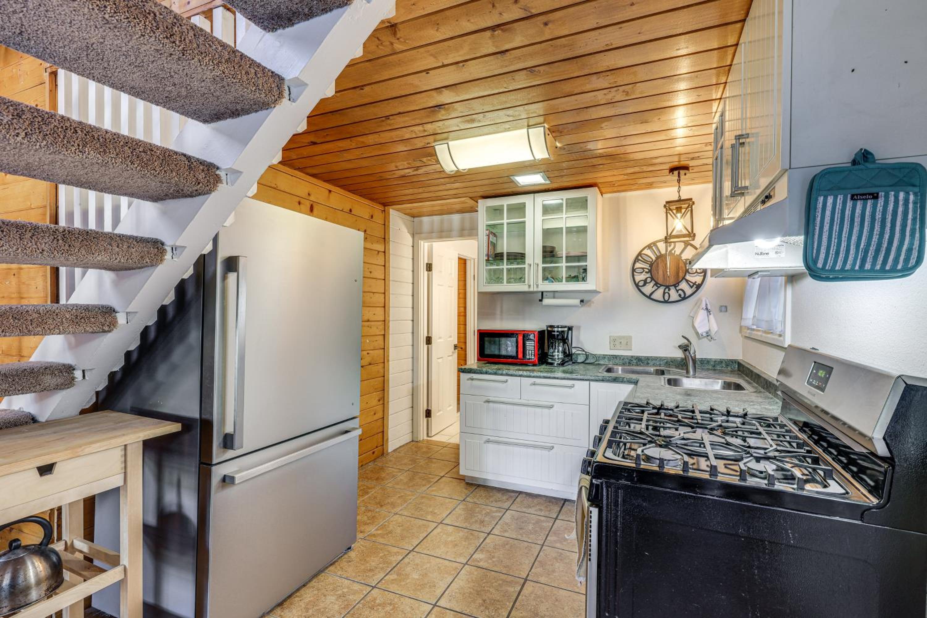 Walk to Trolley! Big Bear Family Cabin with Deck