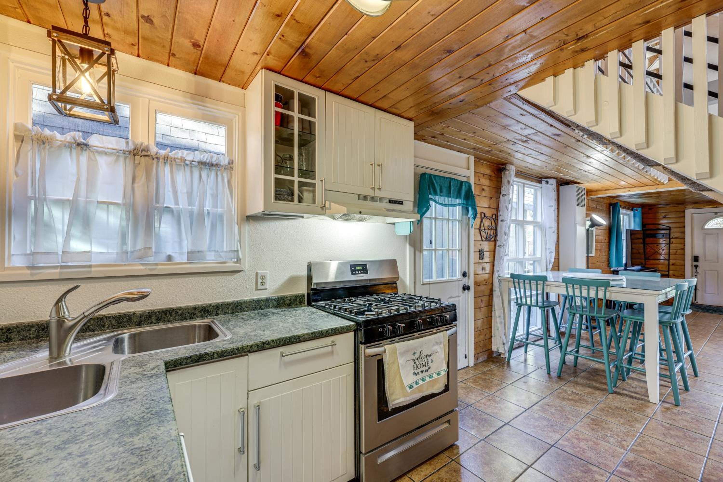 Walk to Trolley! Big Bear Family Cabin with Deck