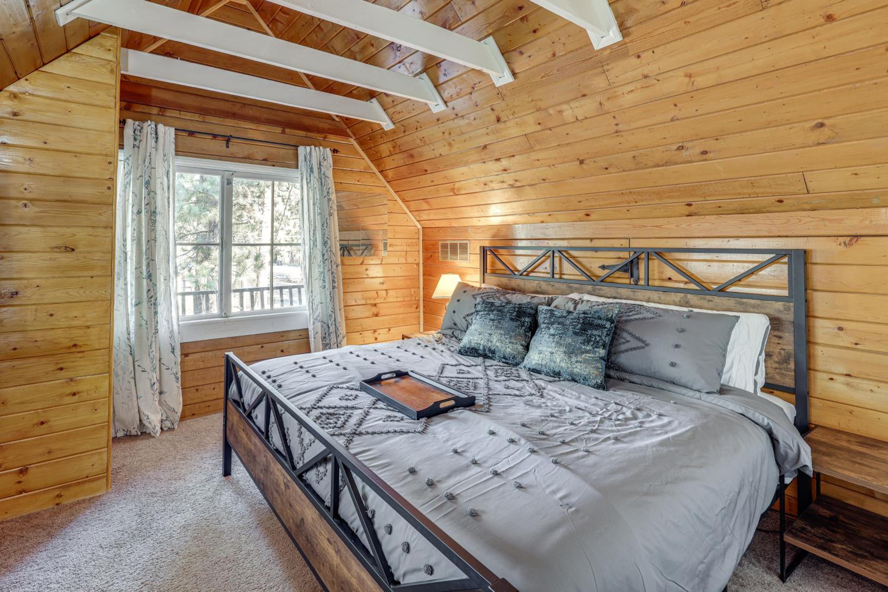 Walk to Trolley! Big Bear Family Cabin with Deck