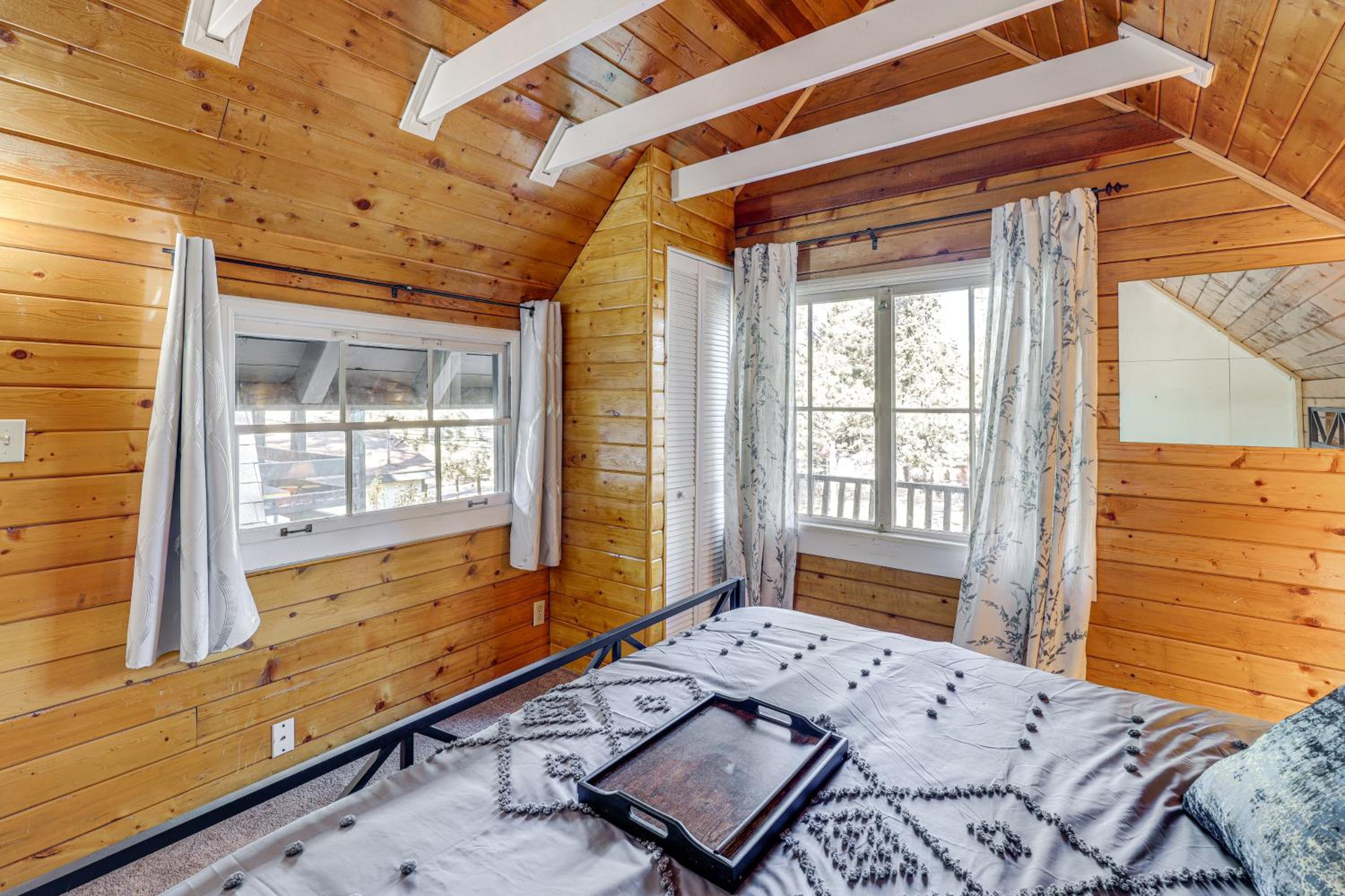 Walk to Trolley! Big Bear Family Cabin with Deck
