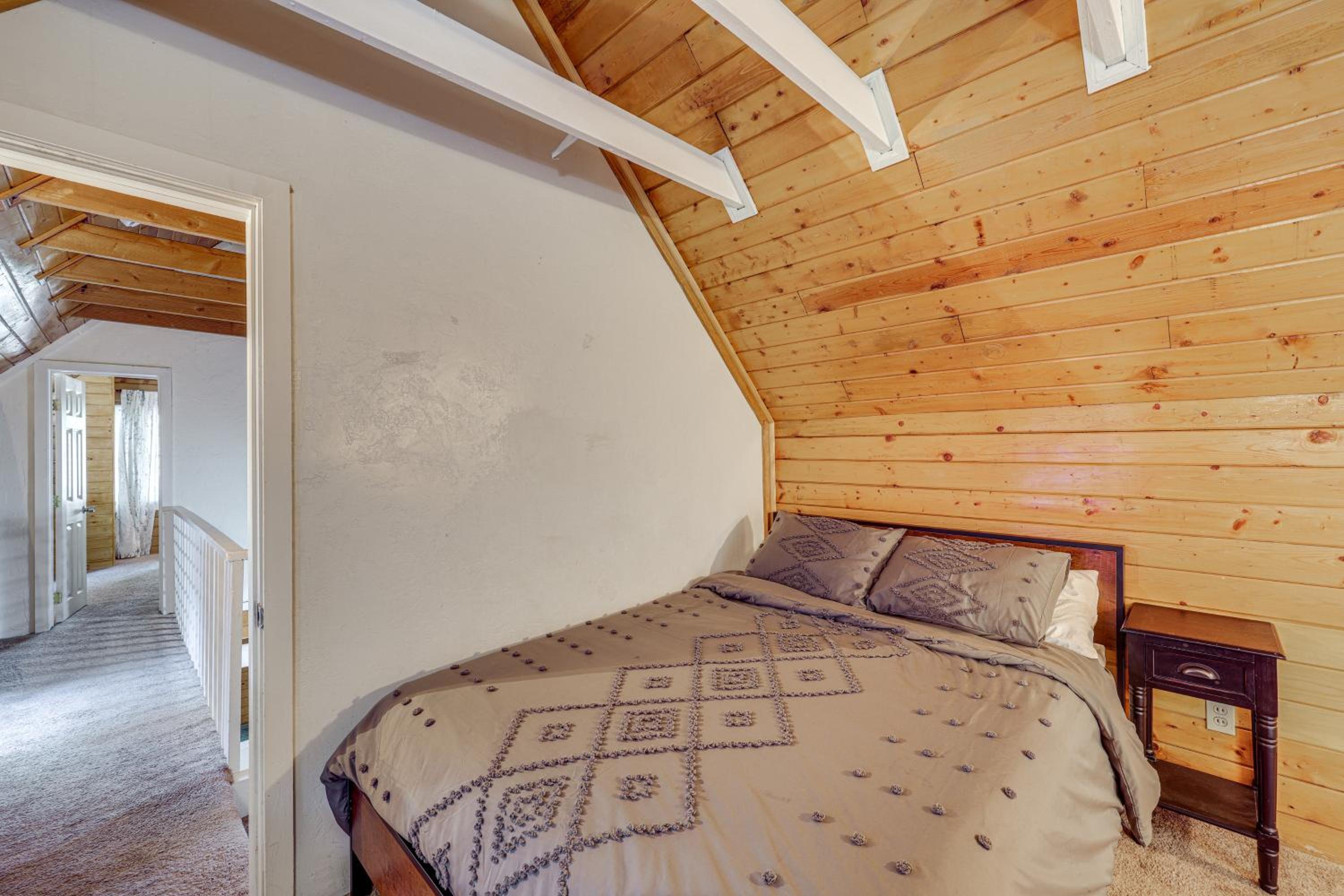 Walk to Trolley! Big Bear Family Cabin with Deck