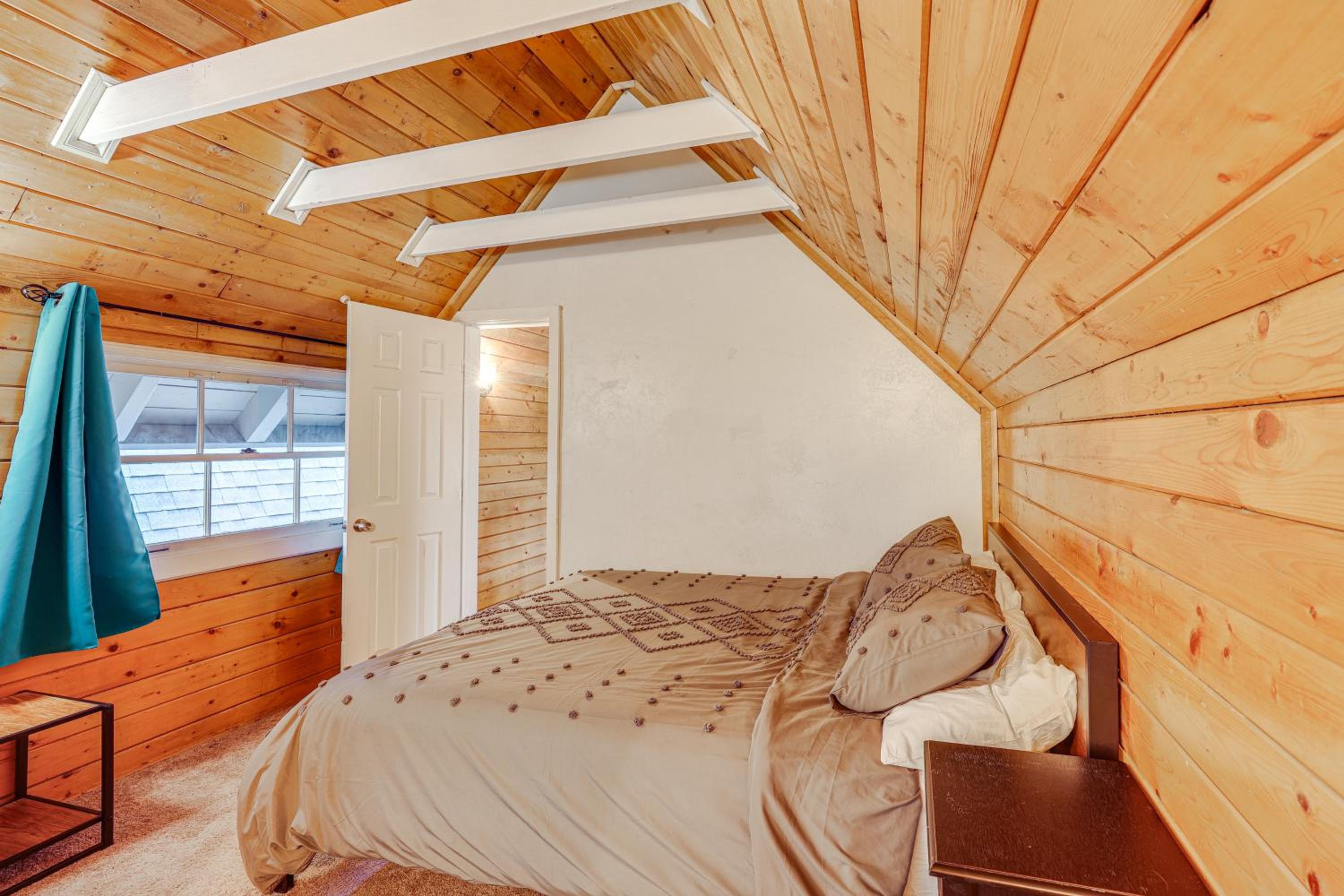 Walk to Trolley! Big Bear Family Cabin with Deck