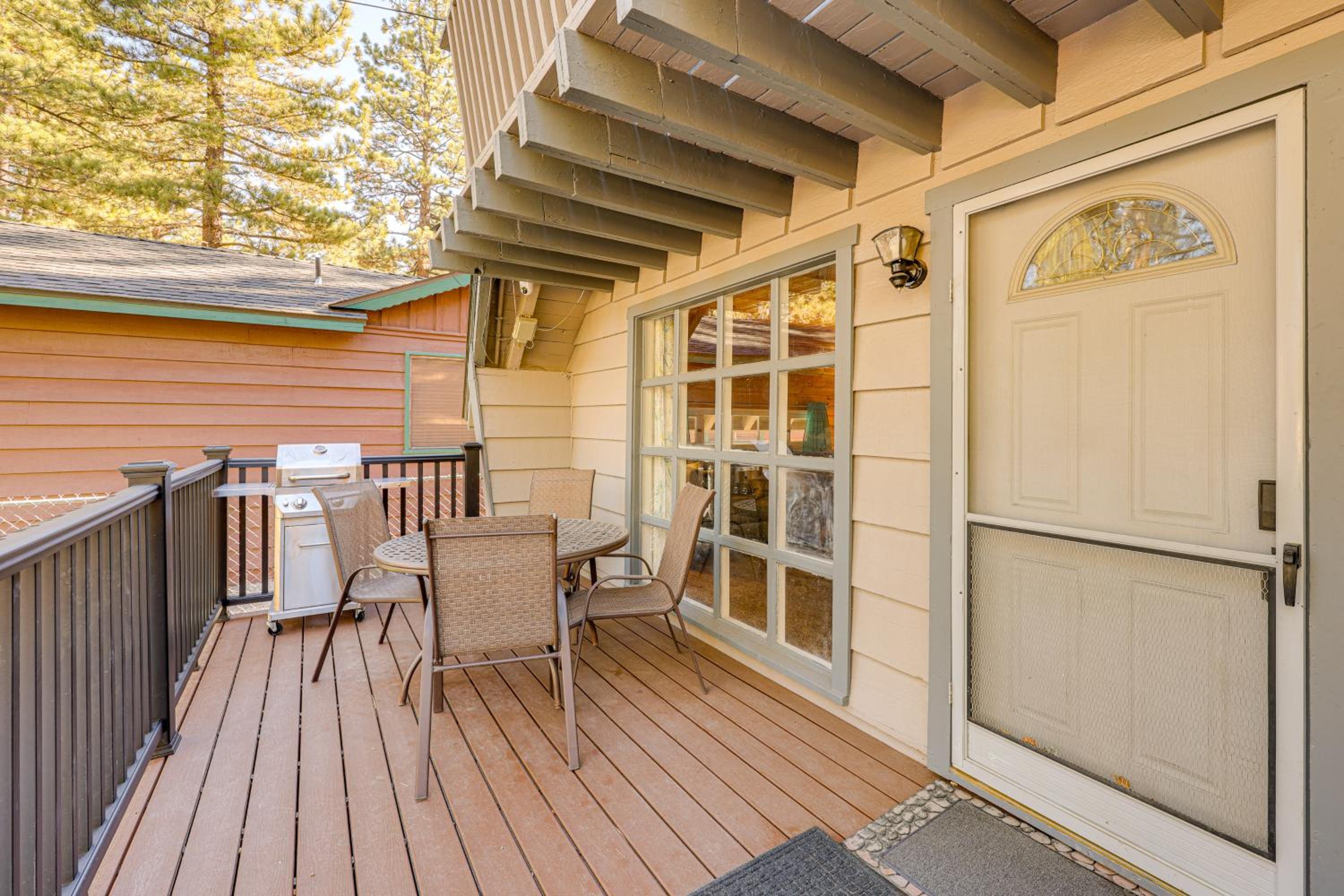 Walk to Trolley! Big Bear Family Cabin with Deck