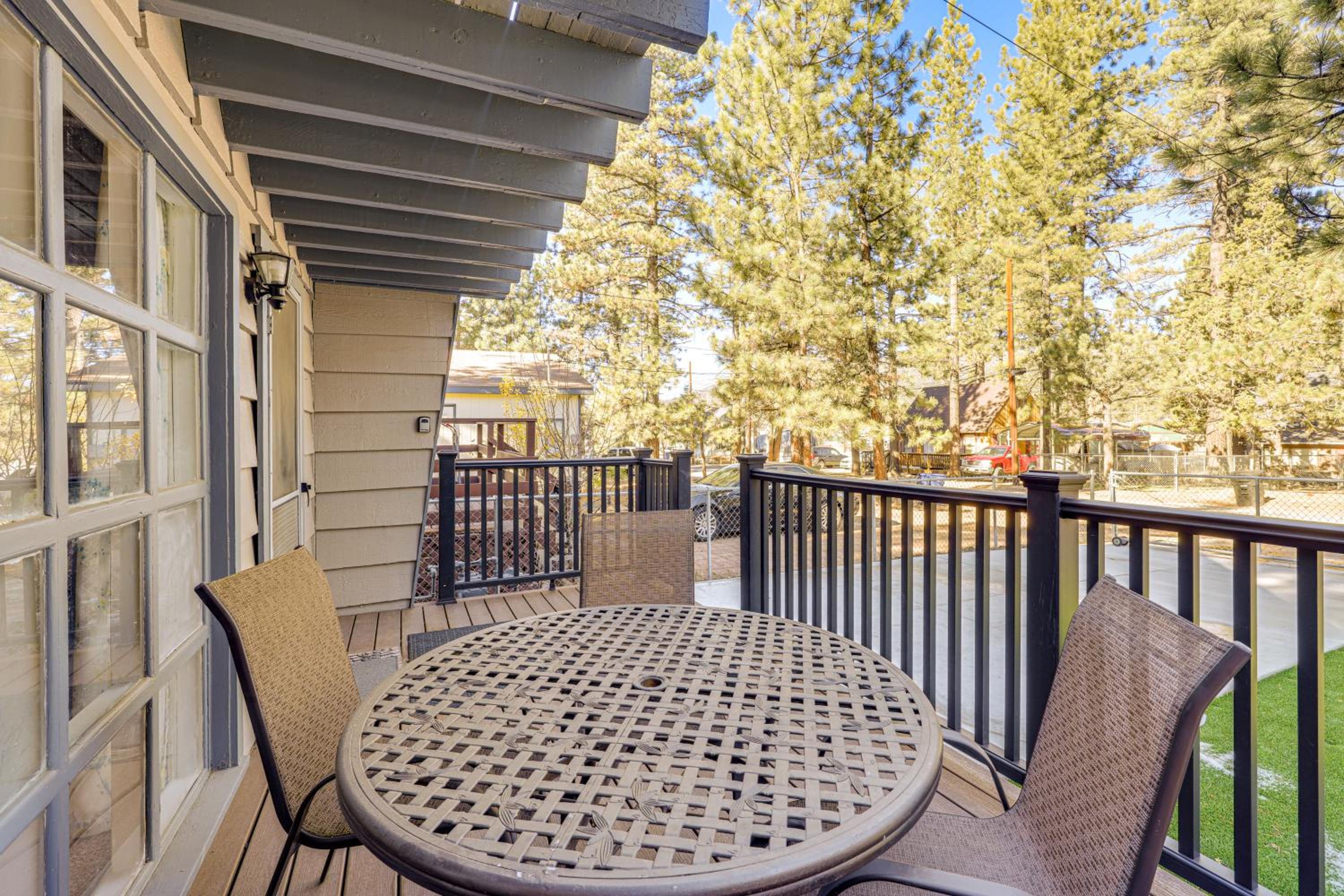Walk to Trolley! Big Bear Family Cabin with Deck