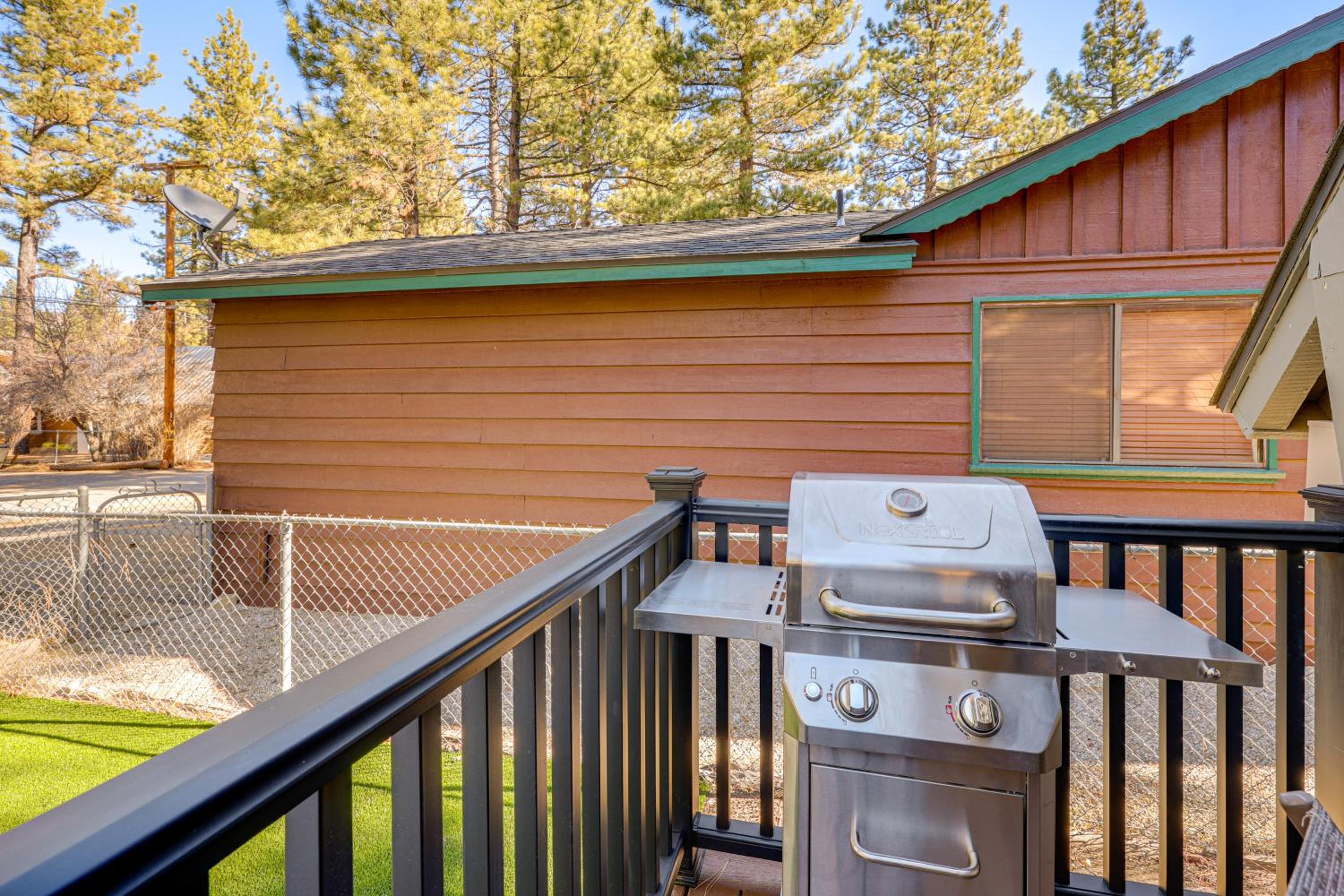 Walk to Trolley! Big Bear Family Cabin with Deck