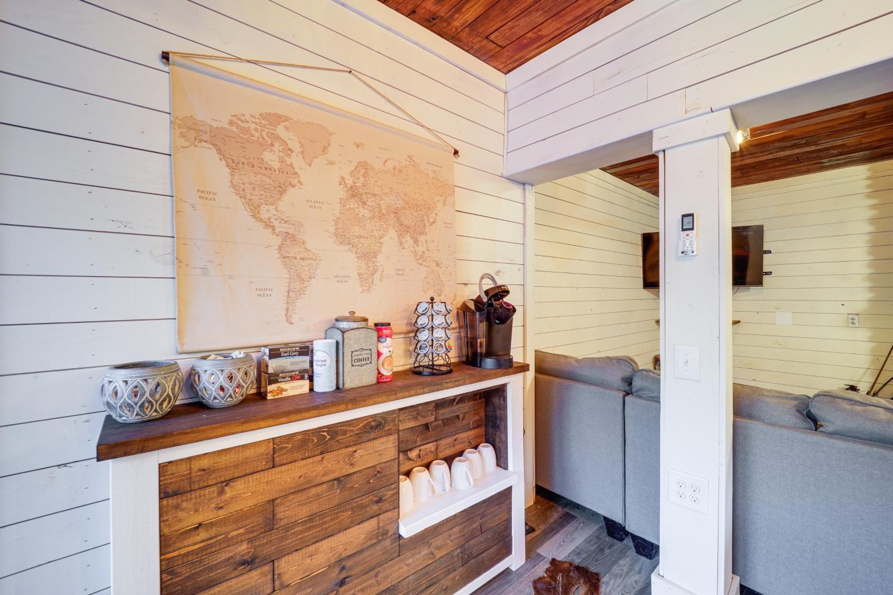 Rural Outdoor Oasis! Edgemont Cabin with Fire Pit