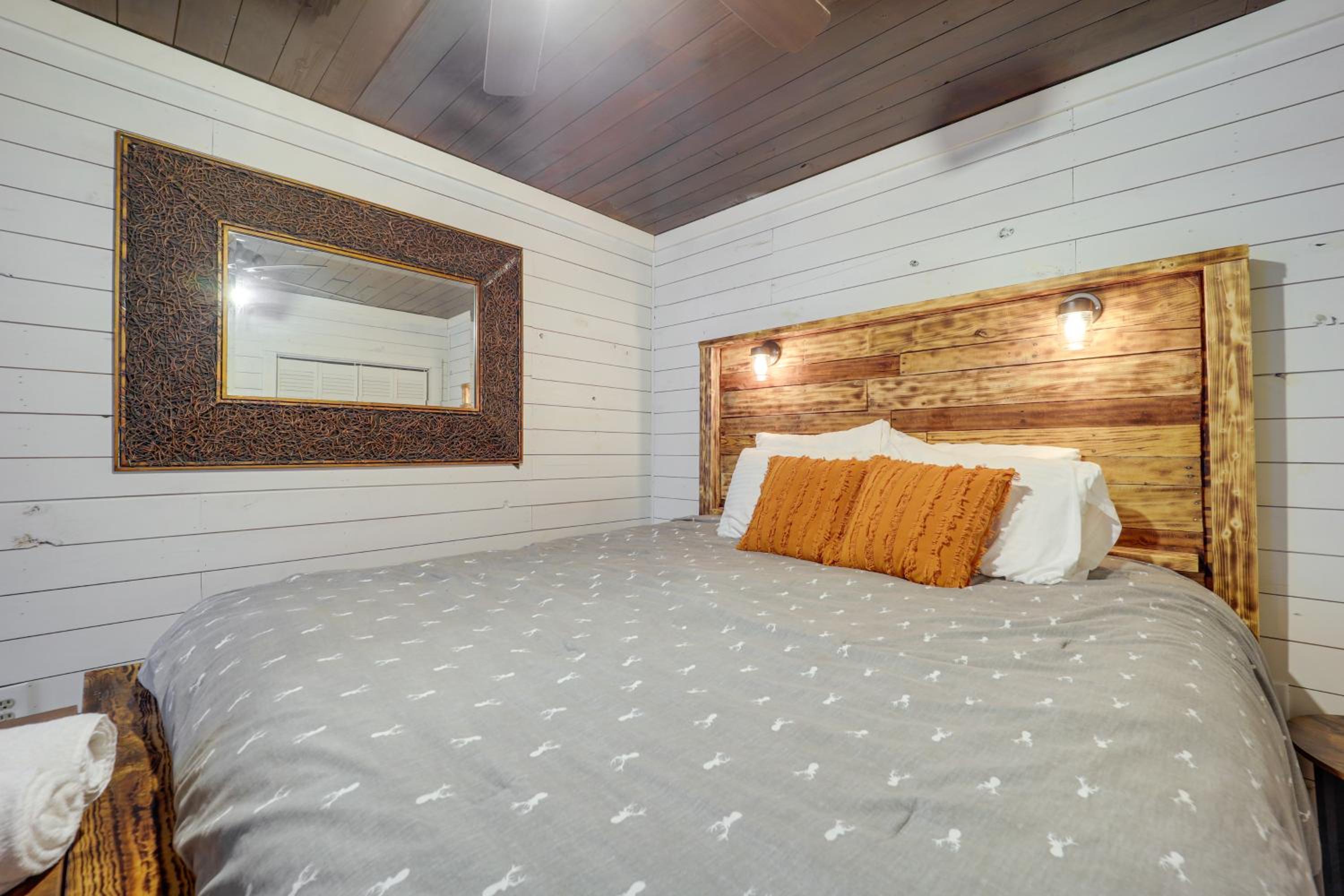 Rural Outdoor Oasis! Edgemont Cabin with Fire Pit