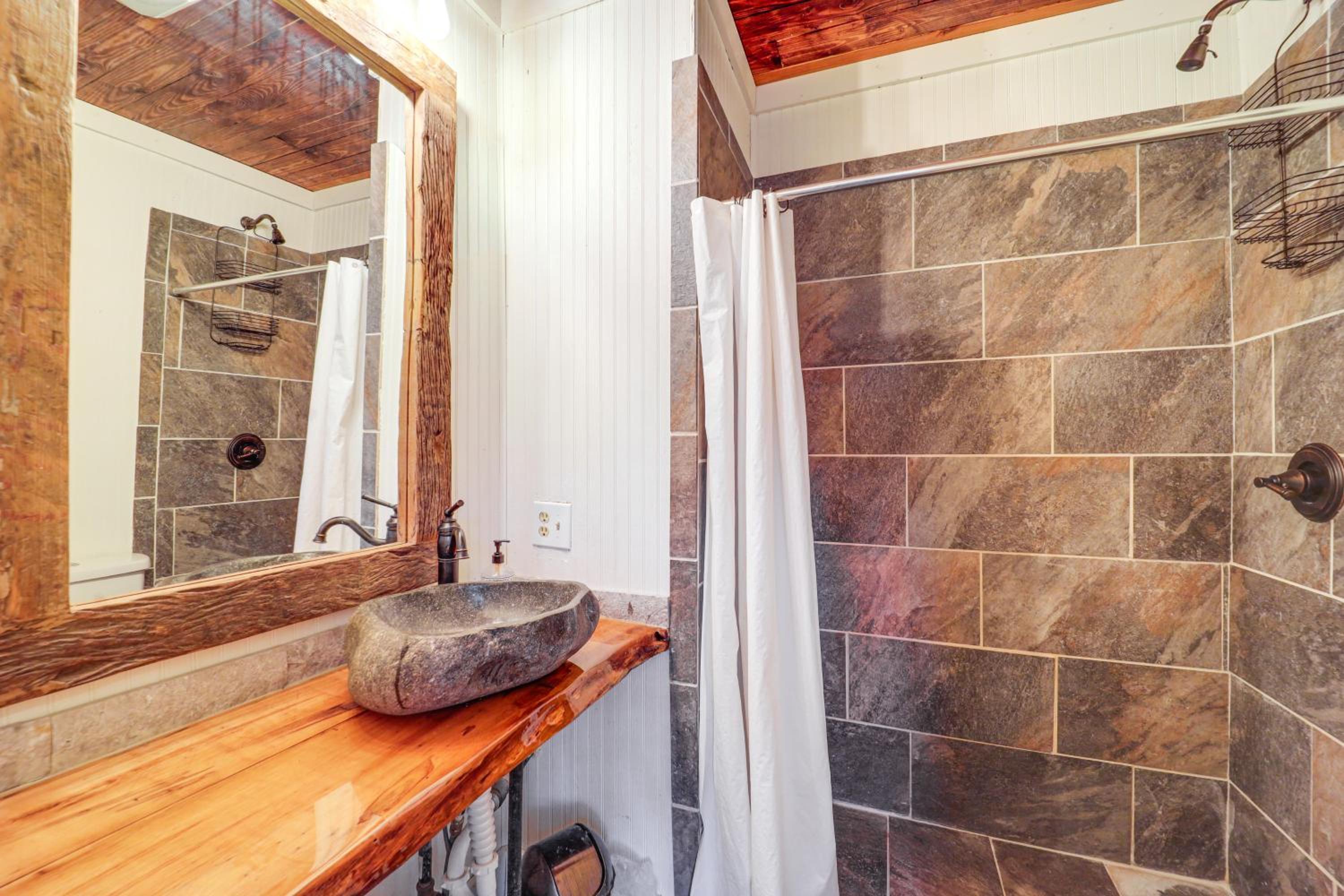 Rural Outdoor Oasis! Edgemont Cabin with Fire Pit