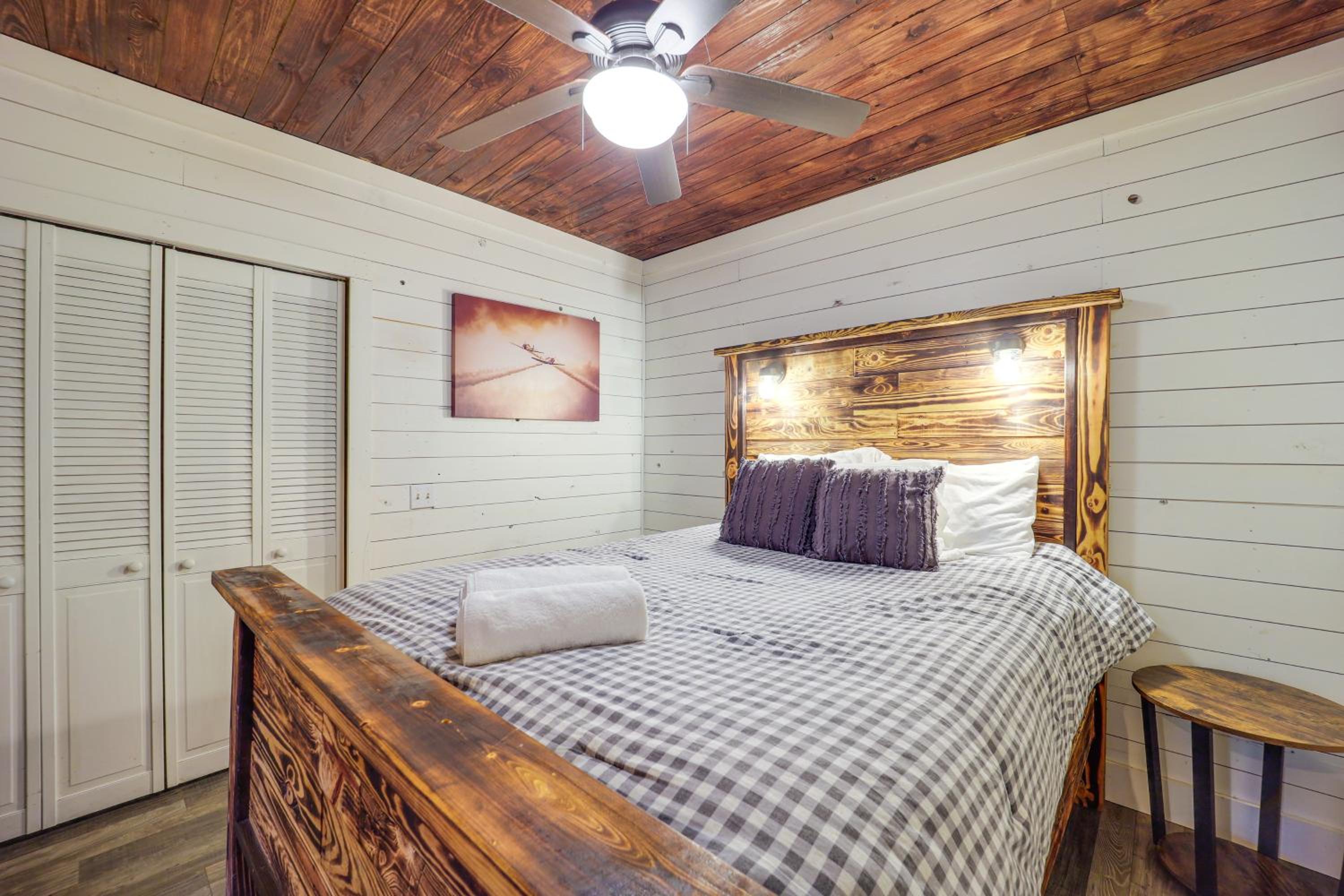 Rural Outdoor Oasis! Edgemont Cabin with Fire Pit