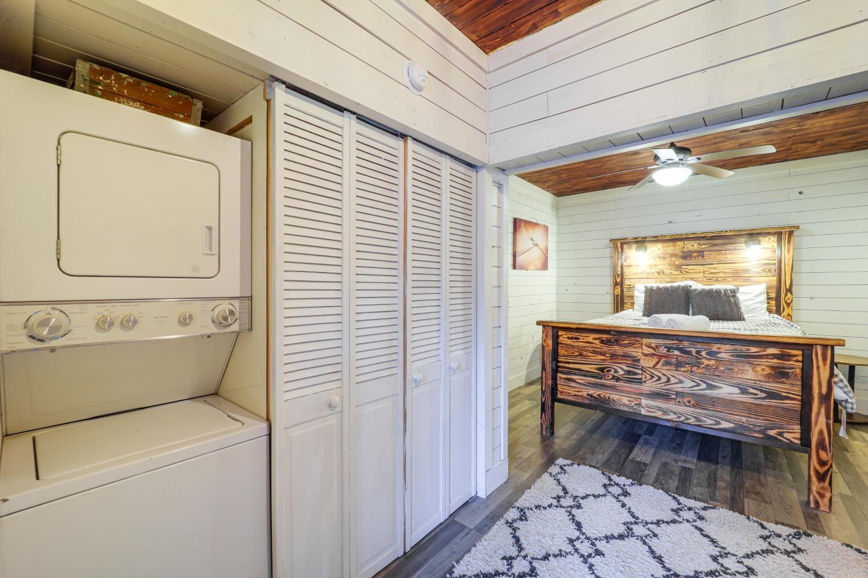 Rural Outdoor Oasis! Edgemont Cabin with Fire Pit