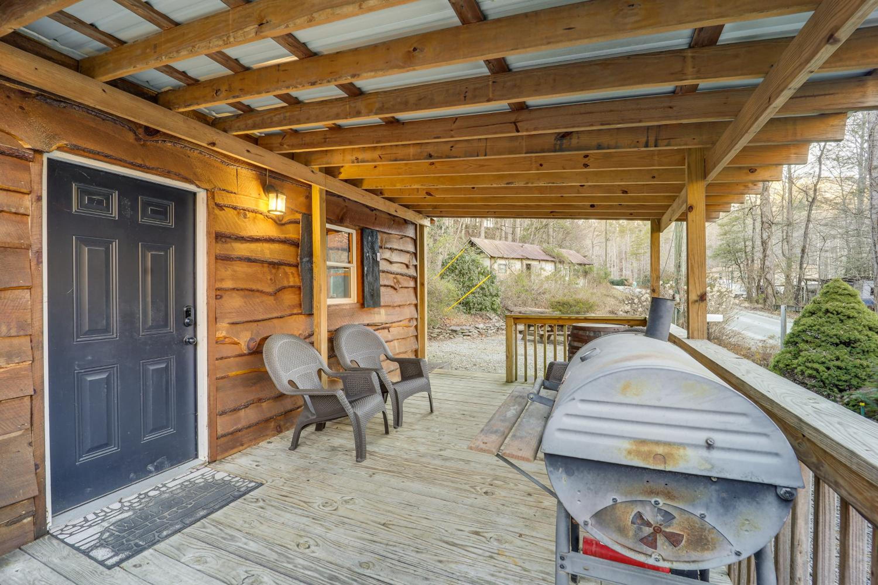 Rural Outdoor Oasis! Edgemont Cabin with Fire Pit