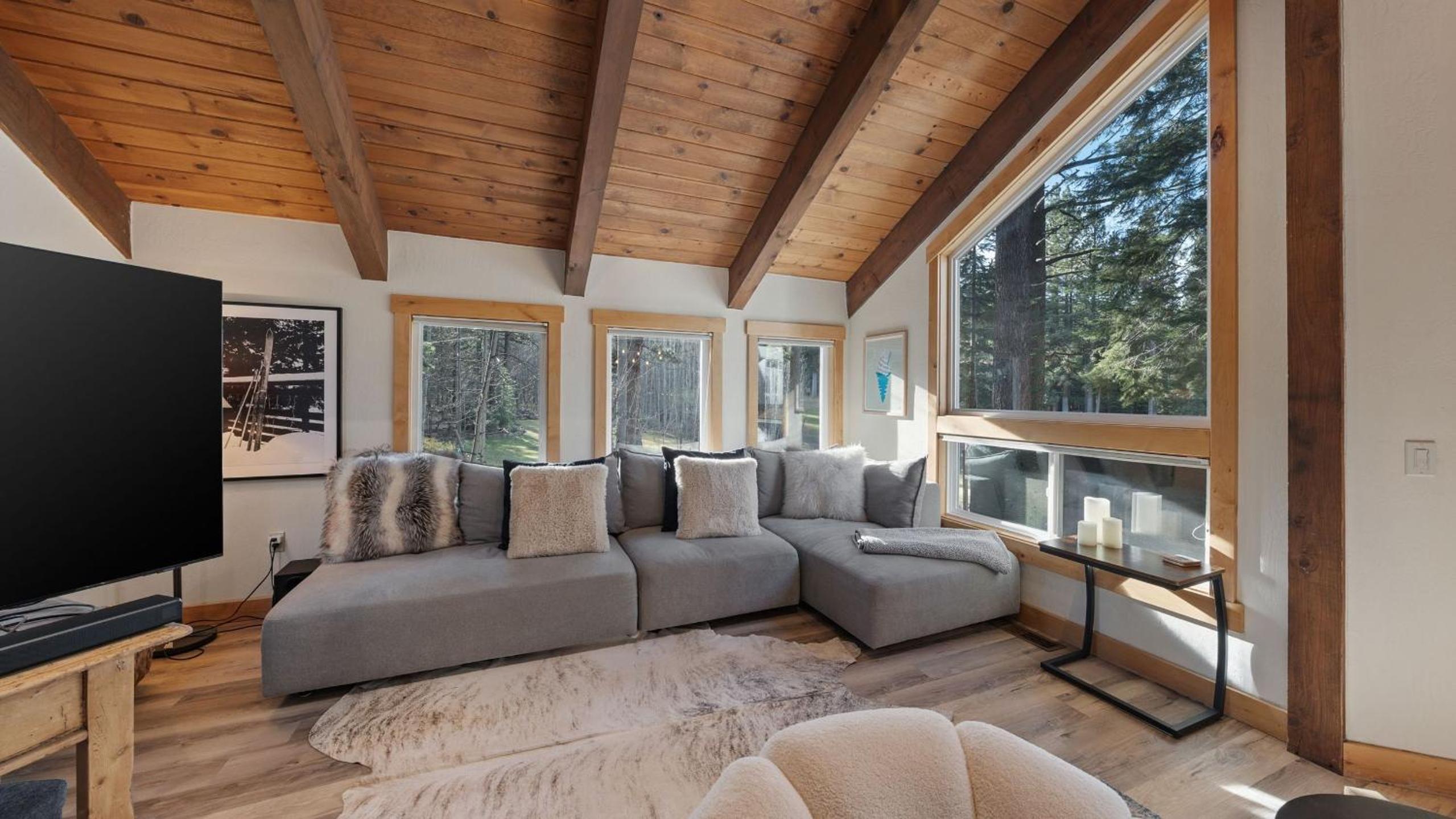 Near Ski Resorts Downtown Truckee Donner Lake Basque Lodge by AvantStay