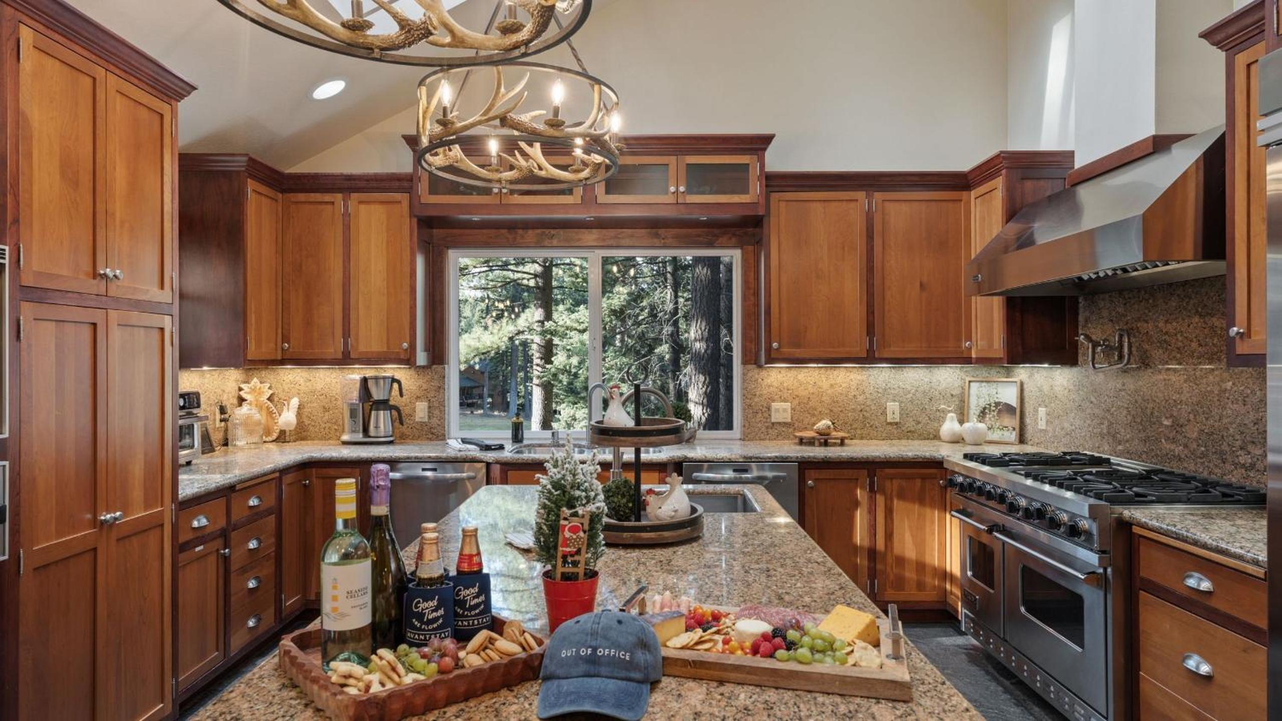 Near Ski Resorts Downtown Truckee Donner Lake Basque Lodge by AvantStay