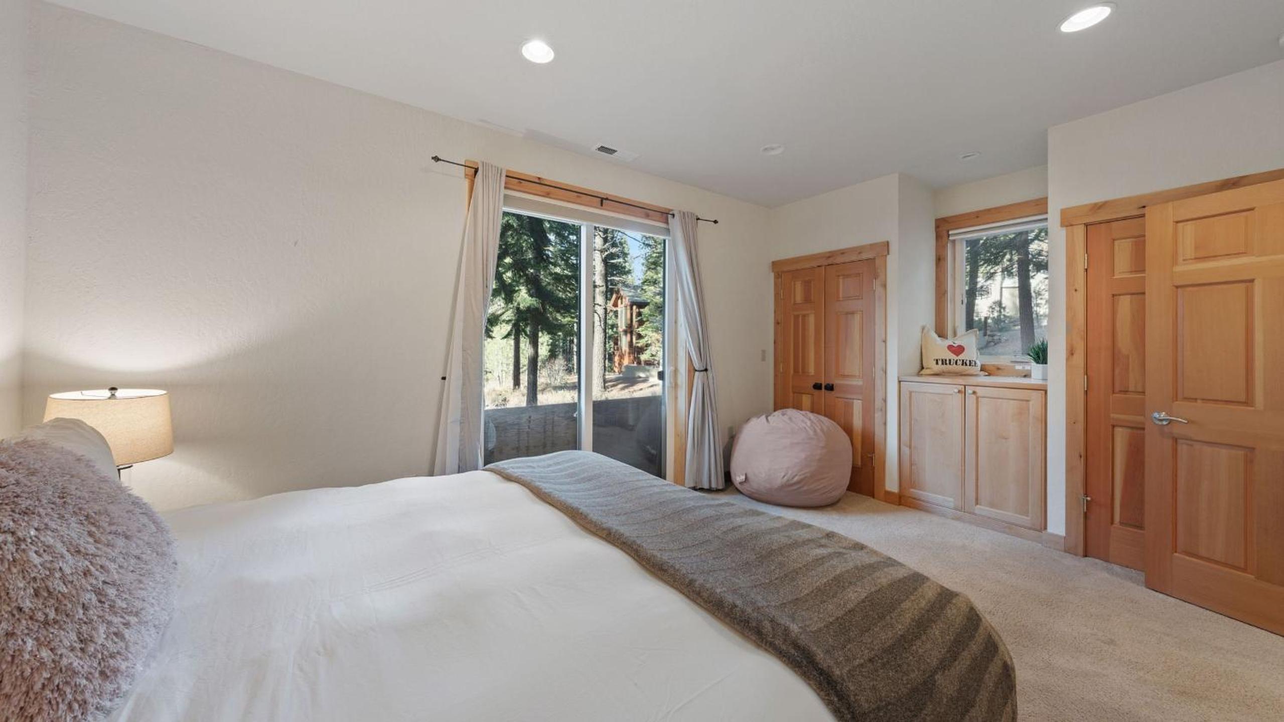Near Ski Resorts Downtown Truckee Donner Lake Basque Lodge by AvantStay