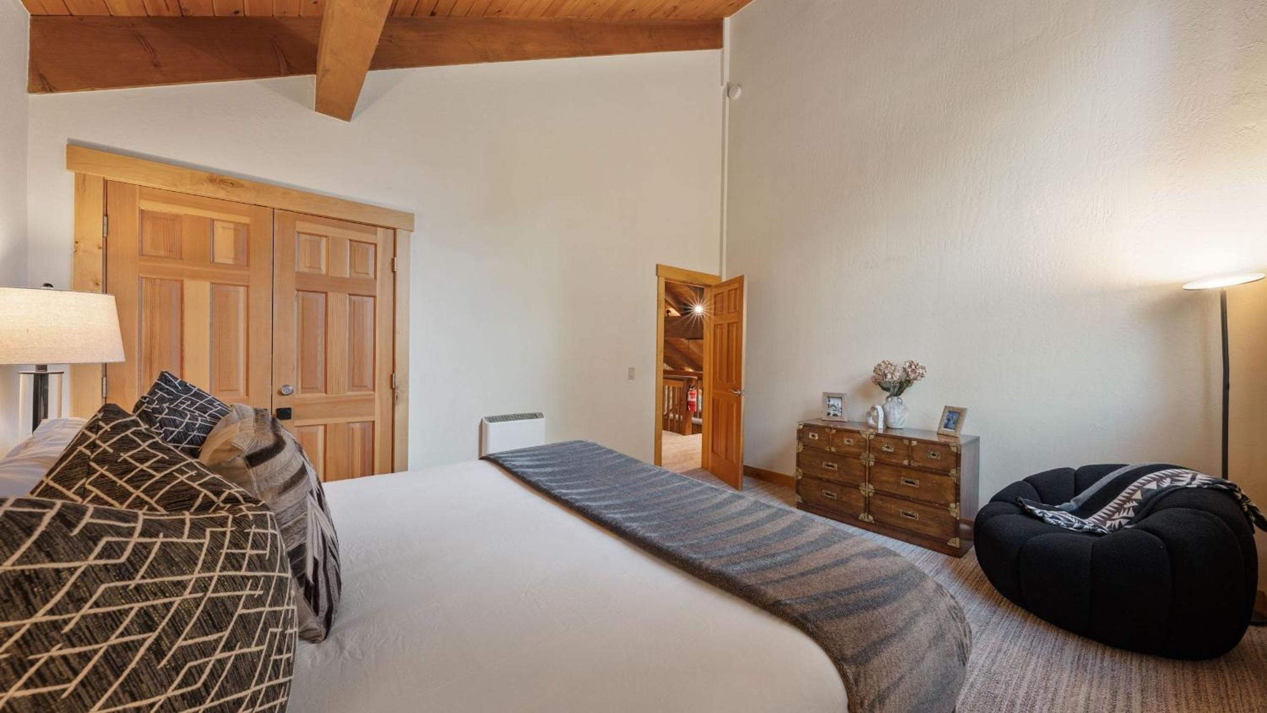 Near Ski Resorts Downtown Truckee Donner Lake Basque Lodge by AvantStay