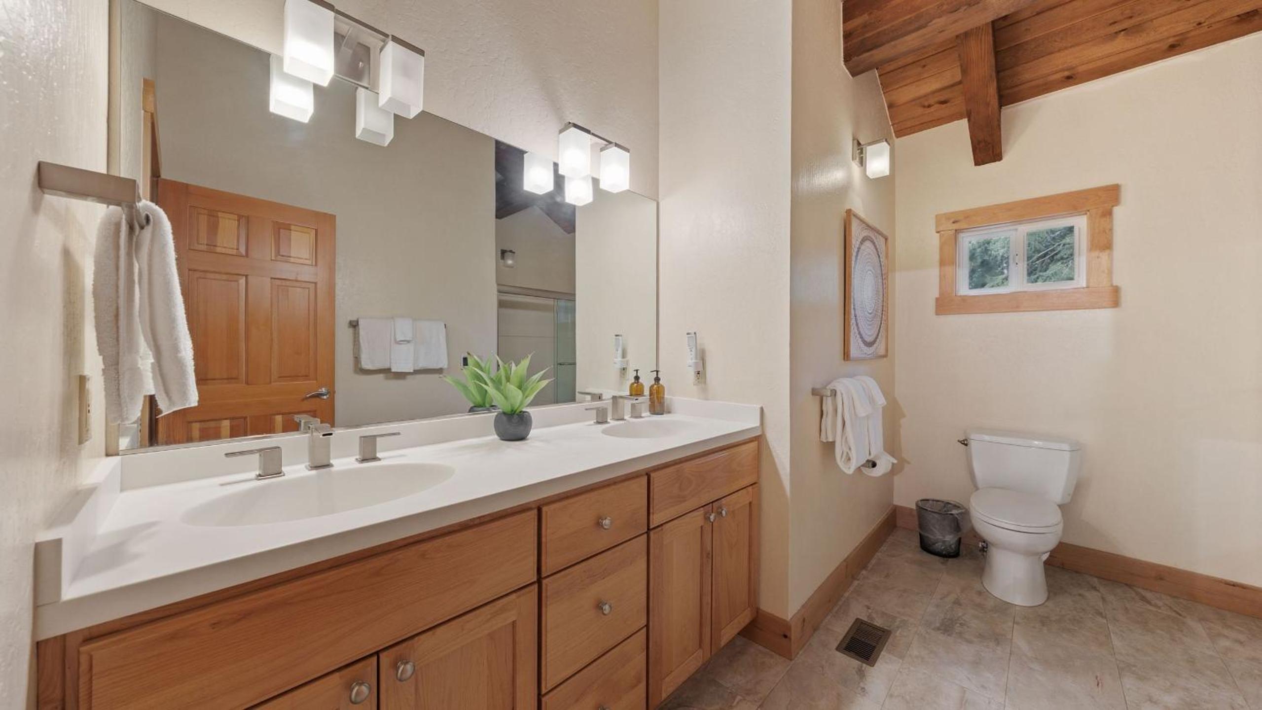 Near Ski Resorts Downtown Truckee Donner Lake Basque Lodge by AvantStay