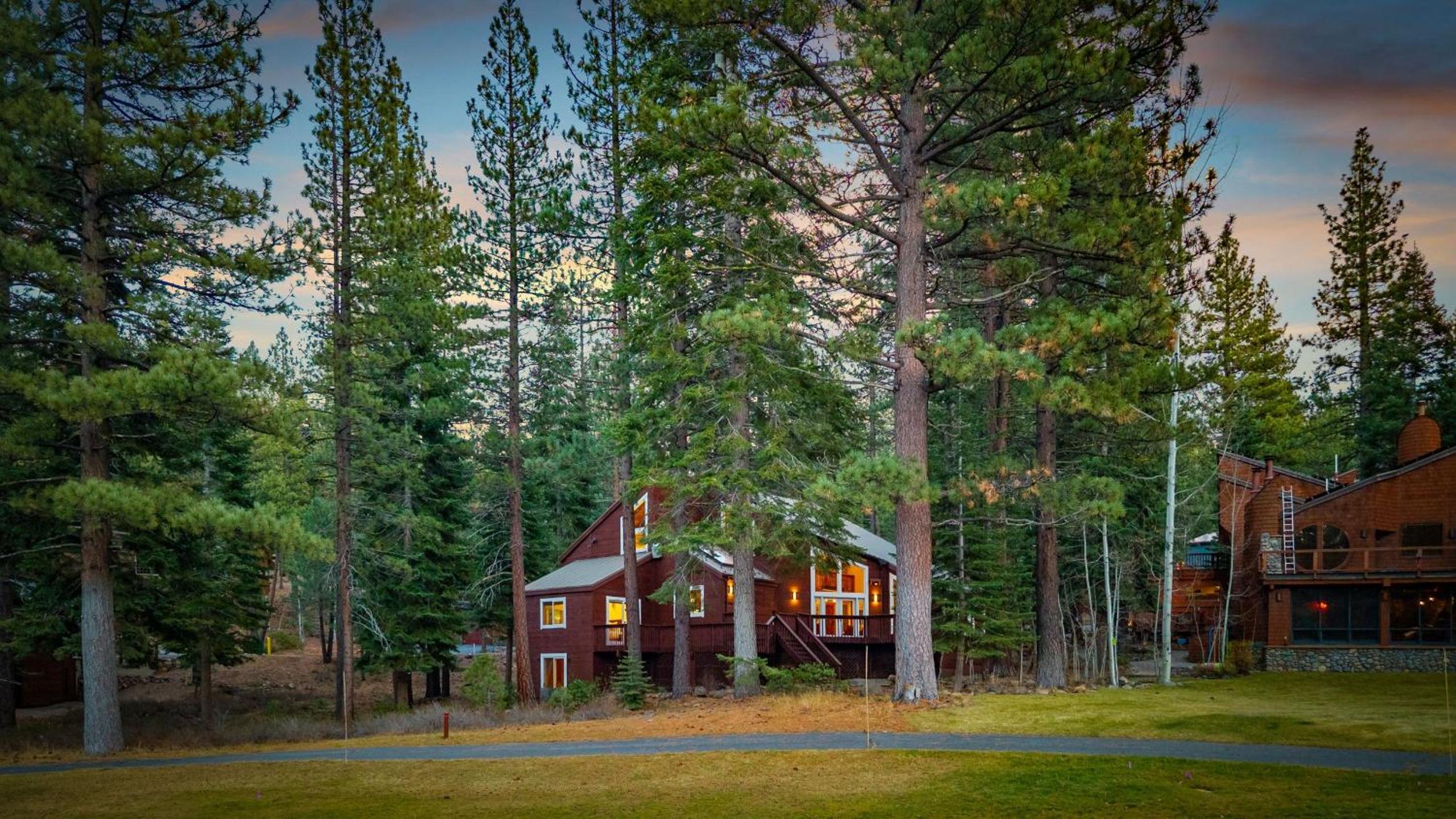 Near Ski Resorts Downtown Truckee Donner Lake Basque Lodge by AvantStay