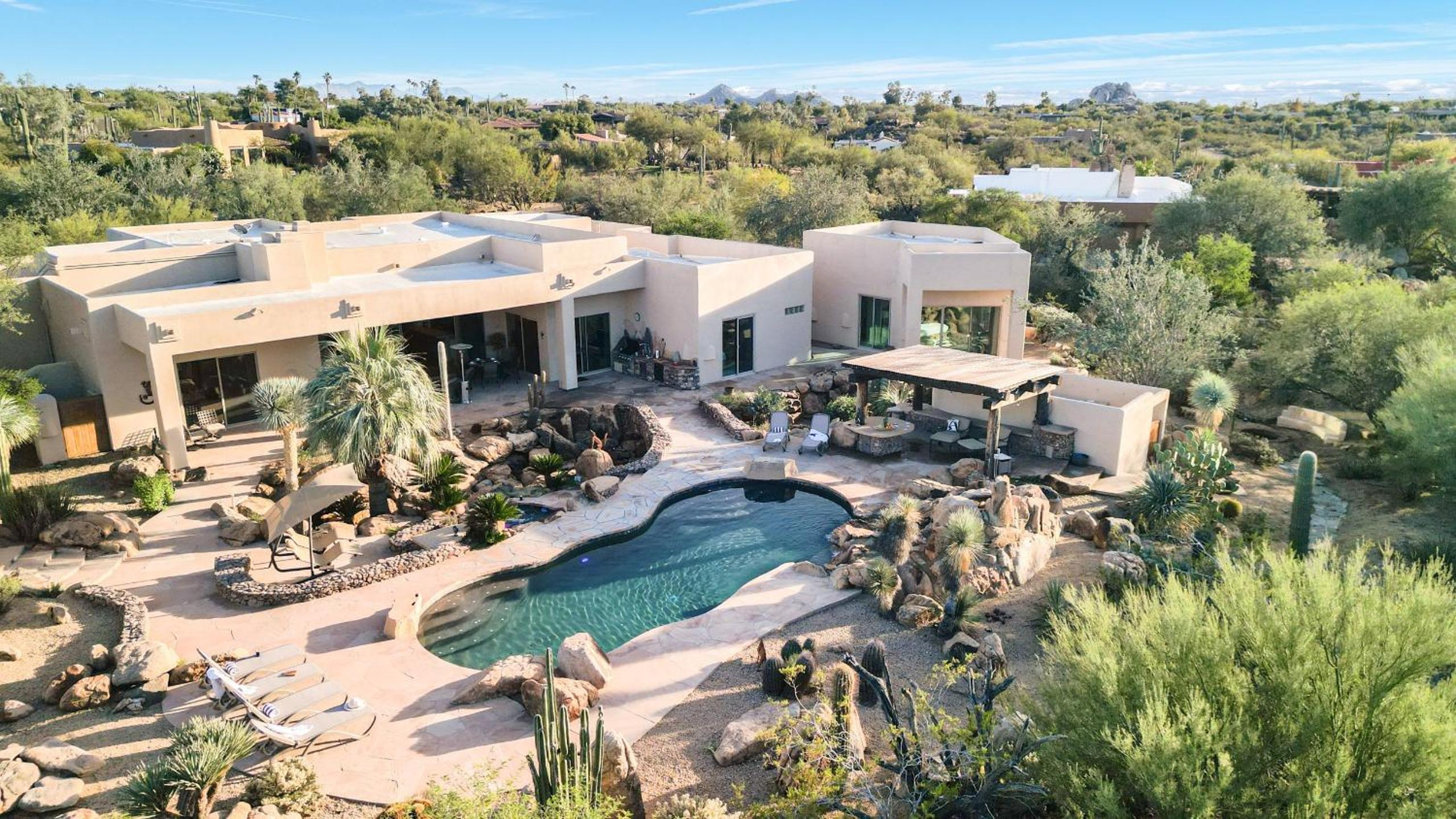 5BDR Oasis w Waterfall Pool Hot Tub Desert View Desert Cascase by AvantStay