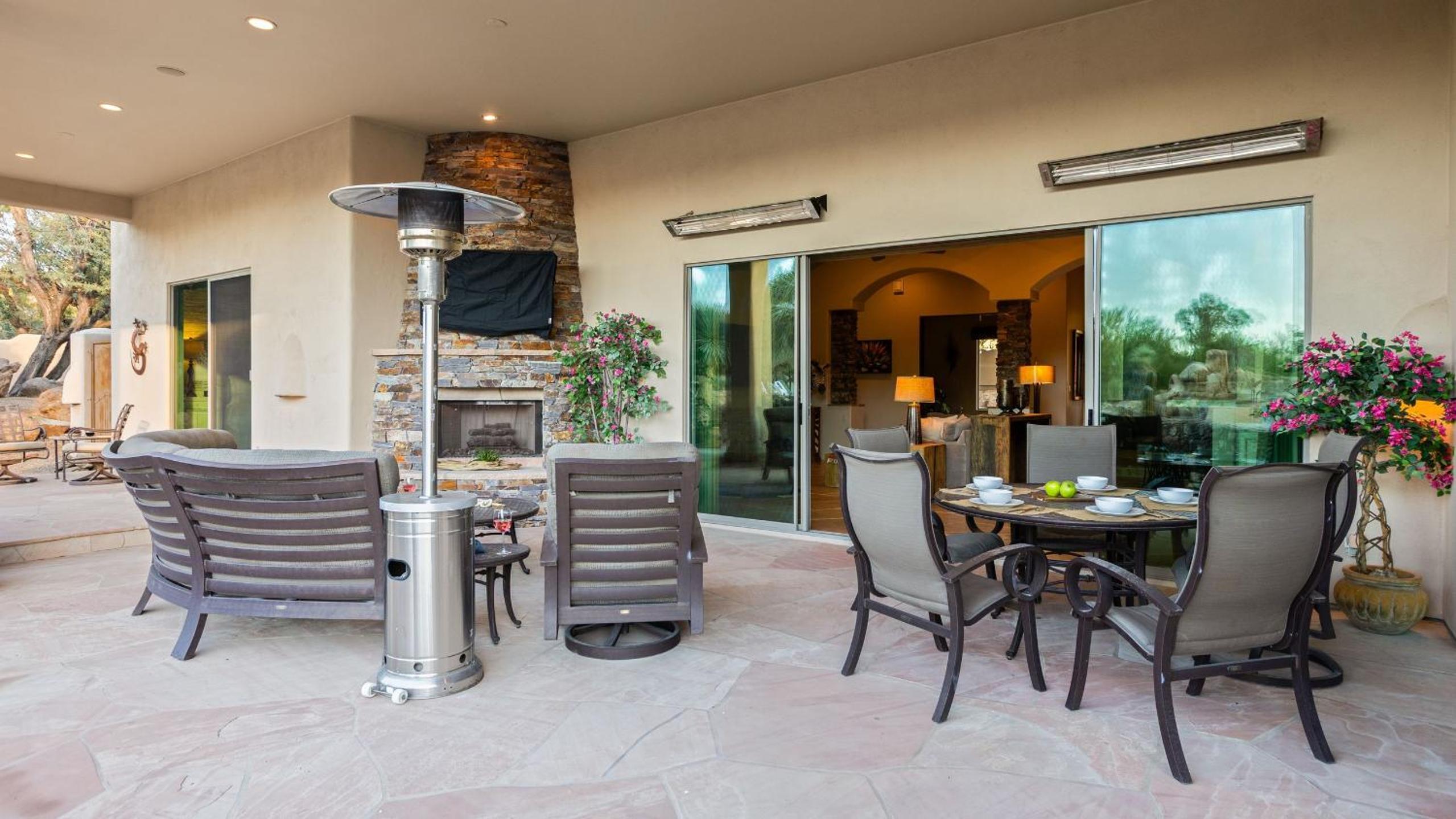5BDR Oasis w Waterfall Pool Hot Tub Desert View Desert Cascase by AvantStay