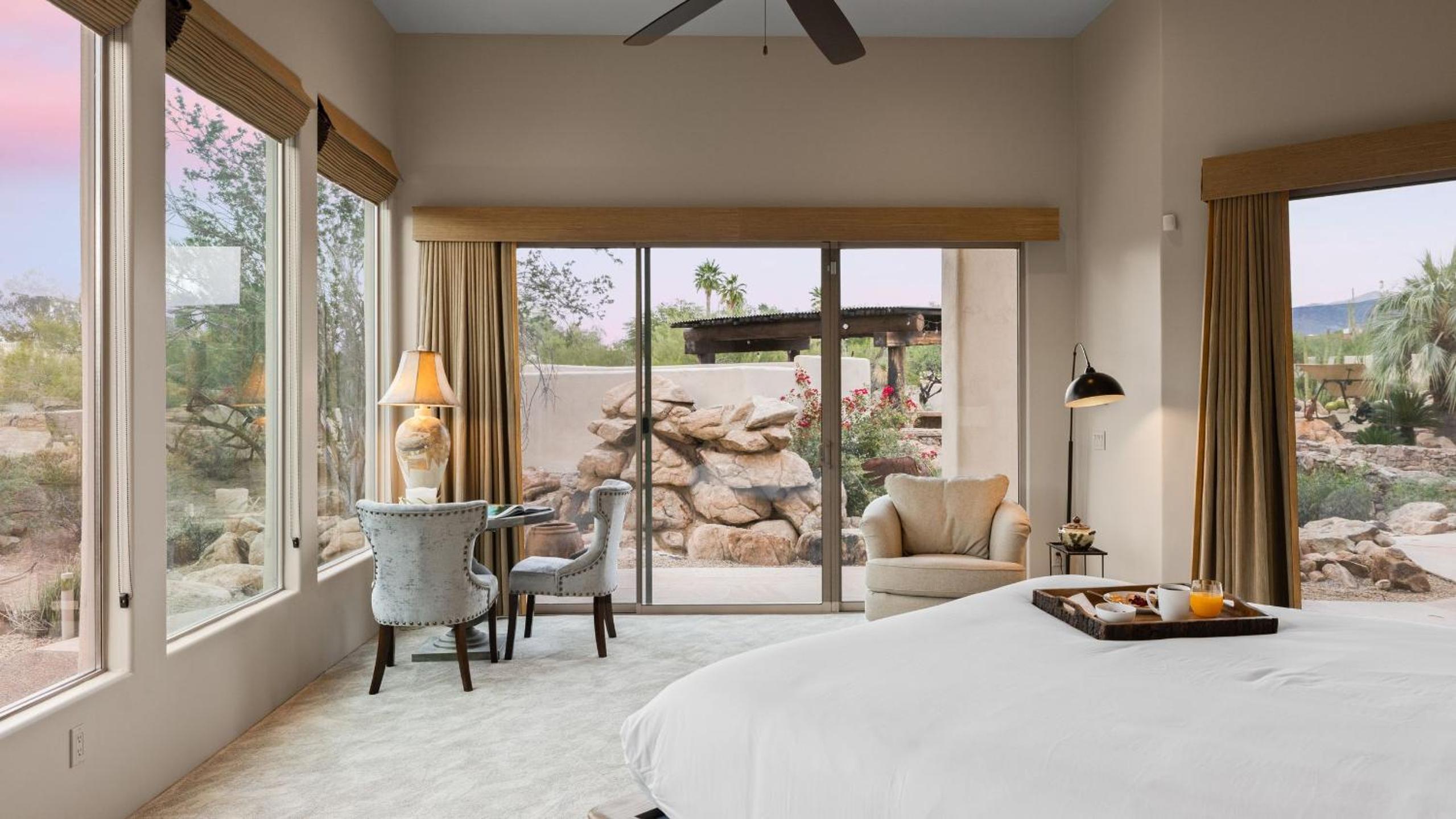 5BDR Oasis w Waterfall Pool Hot Tub Desert View Desert Cascase by AvantStay