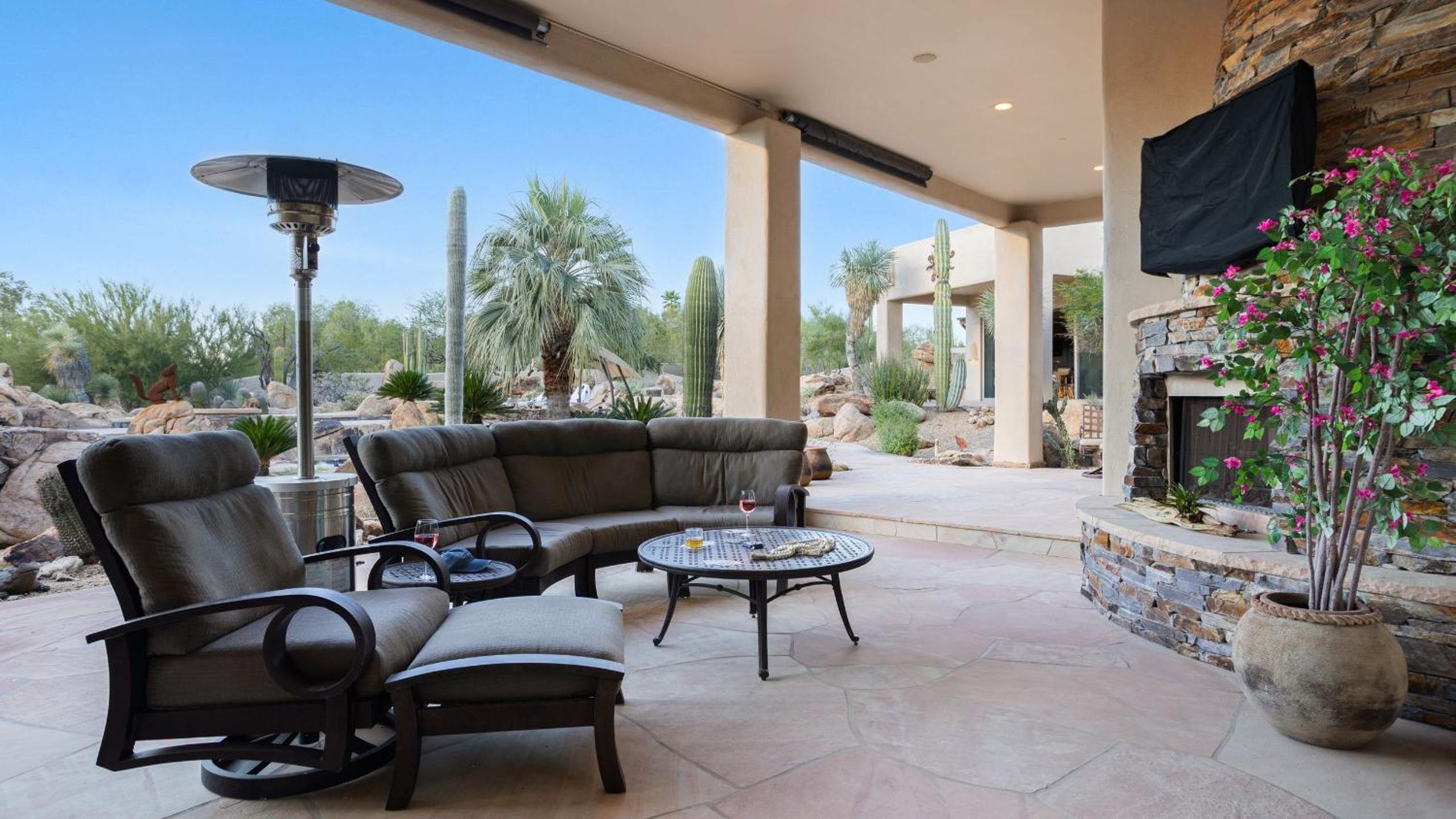 5BDR Oasis w Waterfall Pool Hot Tub Desert View Desert Cascase by AvantStay