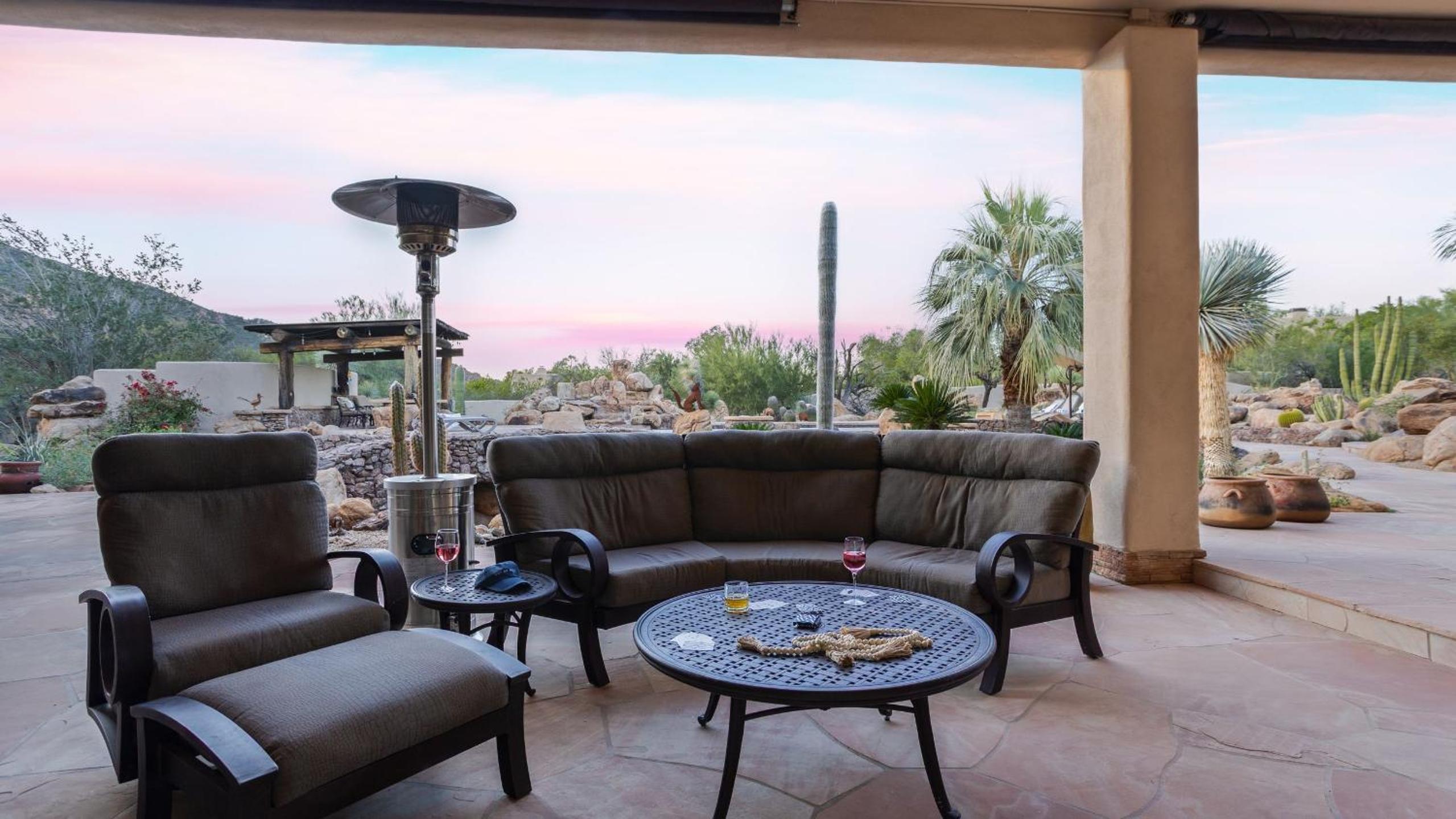 5BDR Oasis w Waterfall Pool Hot Tub Desert View Desert Cascase by AvantStay