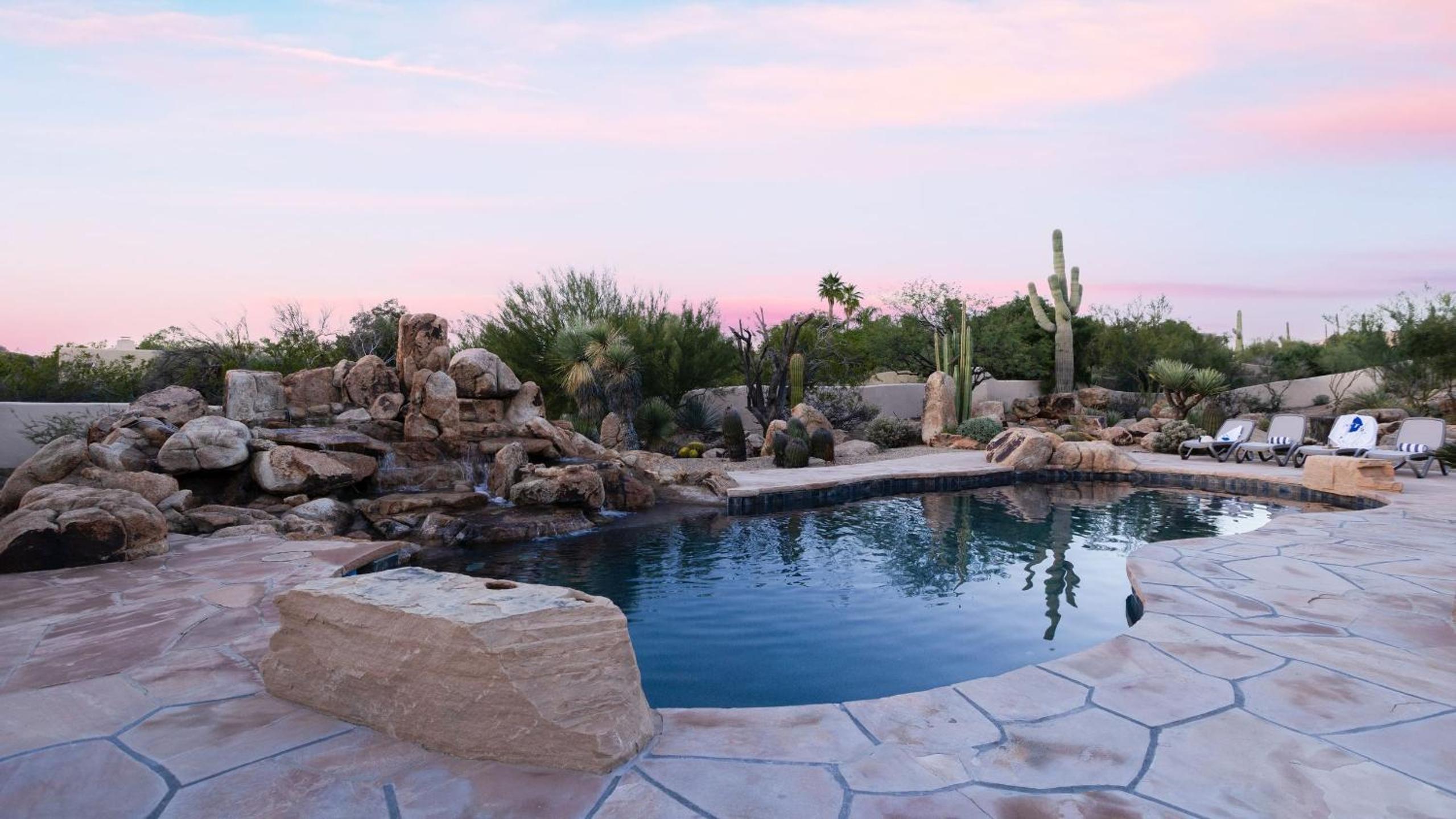 5BDR Oasis w Waterfall Pool Hot Tub Desert View Desert Cascase by AvantStay