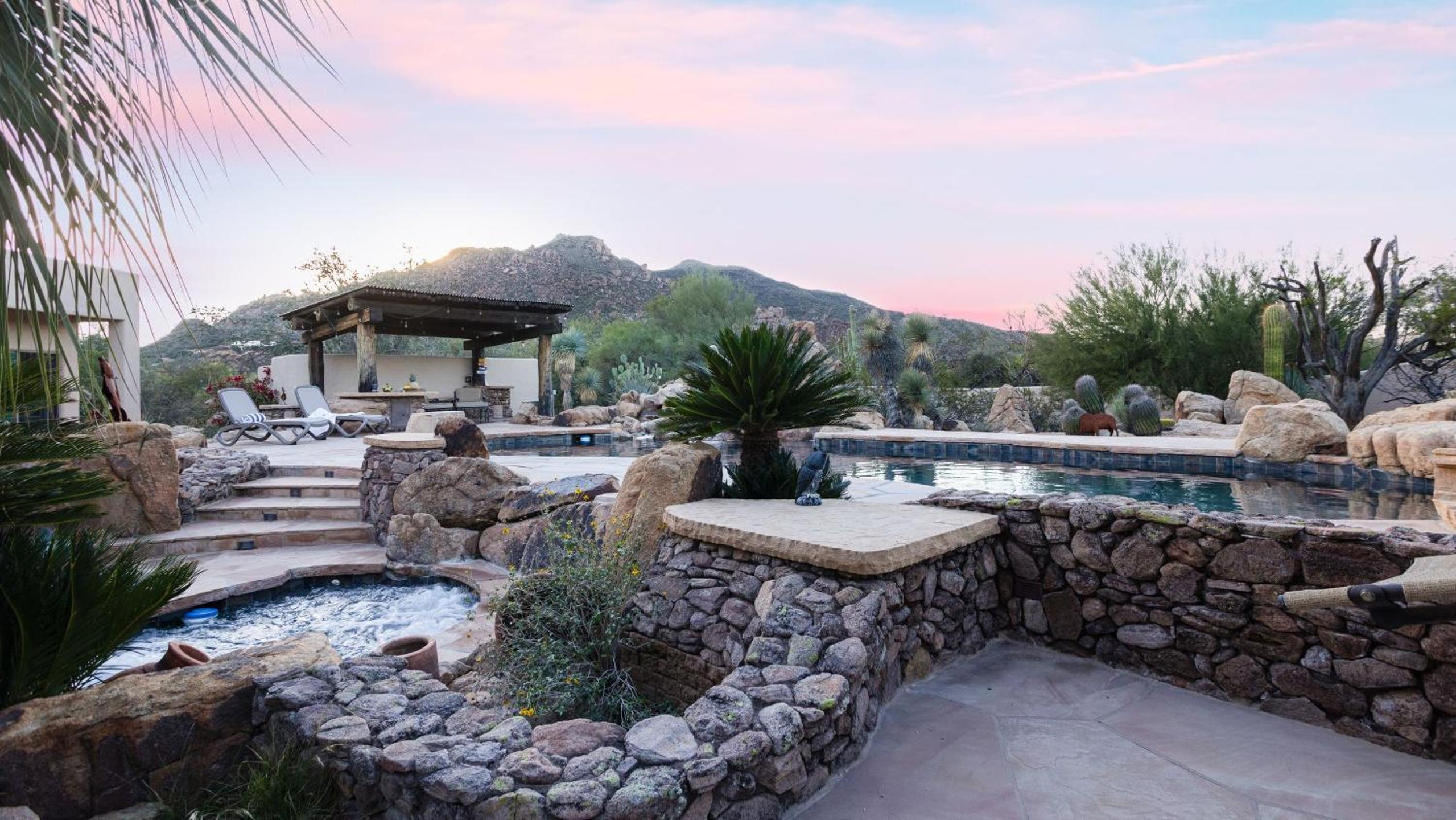 5BDR Oasis w Waterfall Pool Hot Tub Desert View Desert Cascase by AvantStay