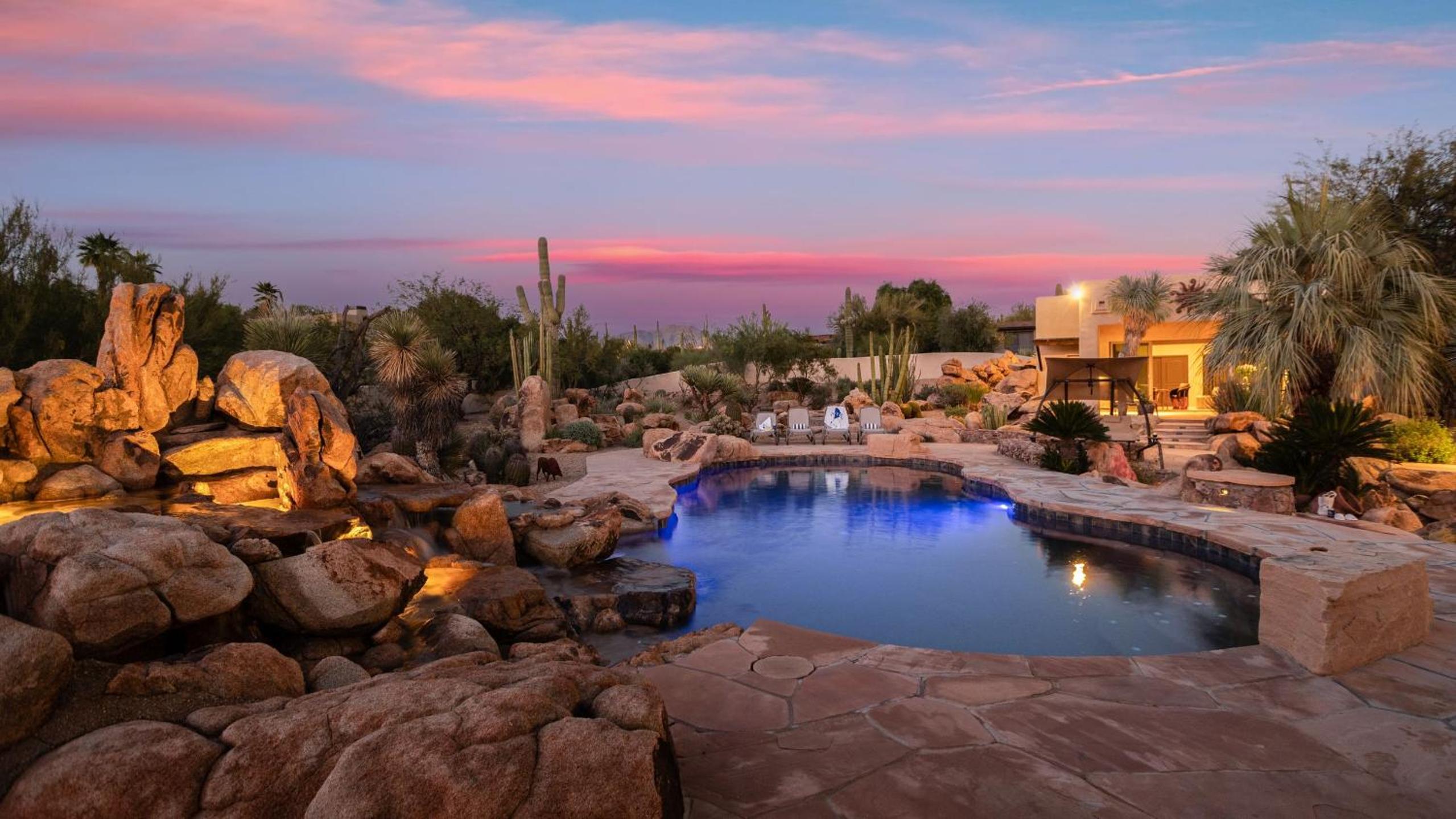 5BDR Oasis w Waterfall Pool Hot Tub Desert View Desert Cascase by AvantStay