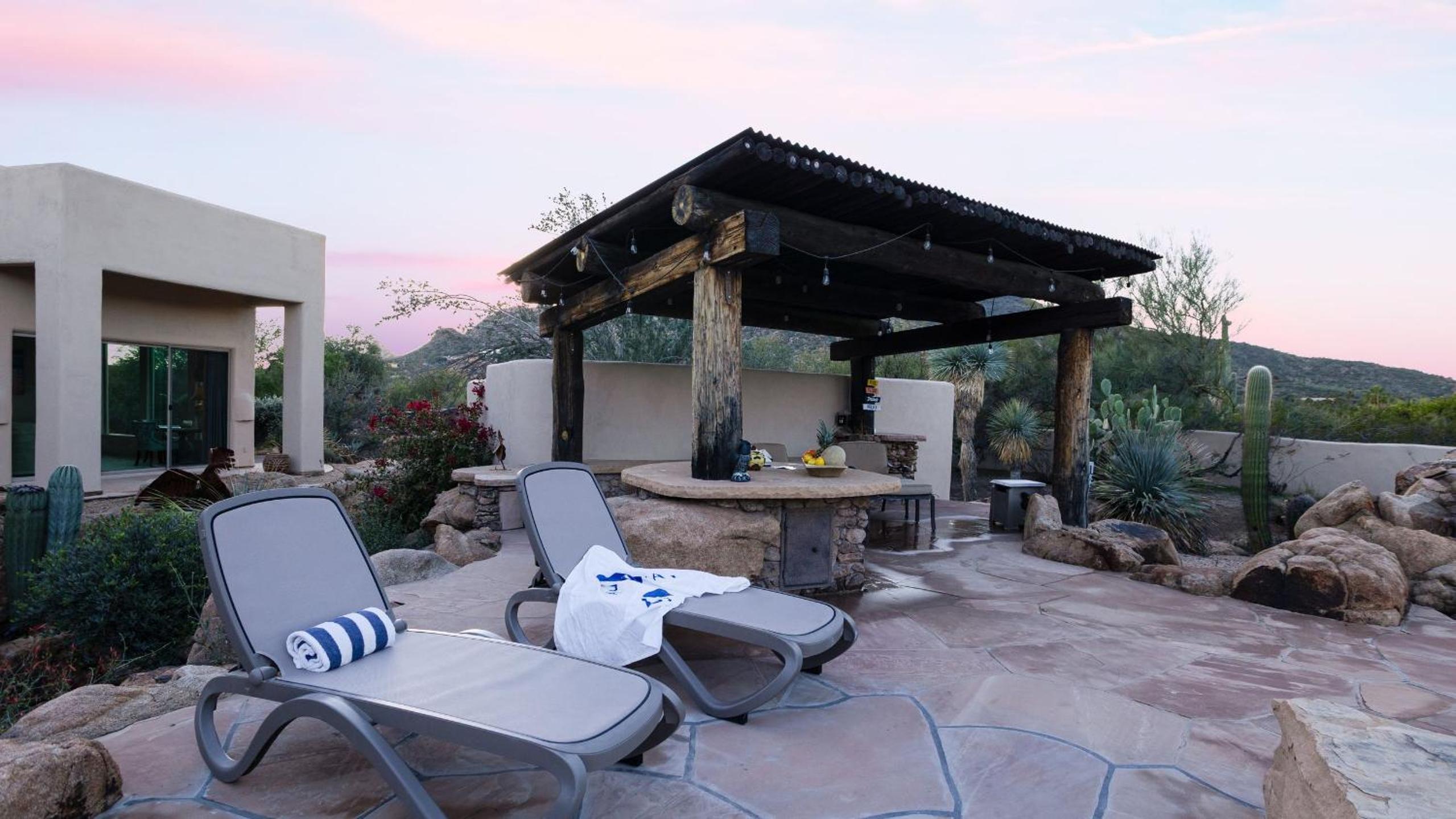 5BDR Oasis w Waterfall Pool Hot Tub Desert View Desert Cascase by AvantStay