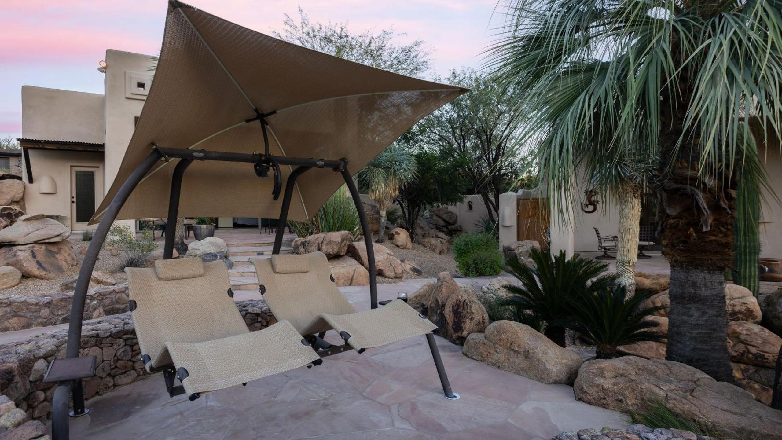 5BDR Oasis w Waterfall Pool Hot Tub Desert View Desert Cascase by AvantStay