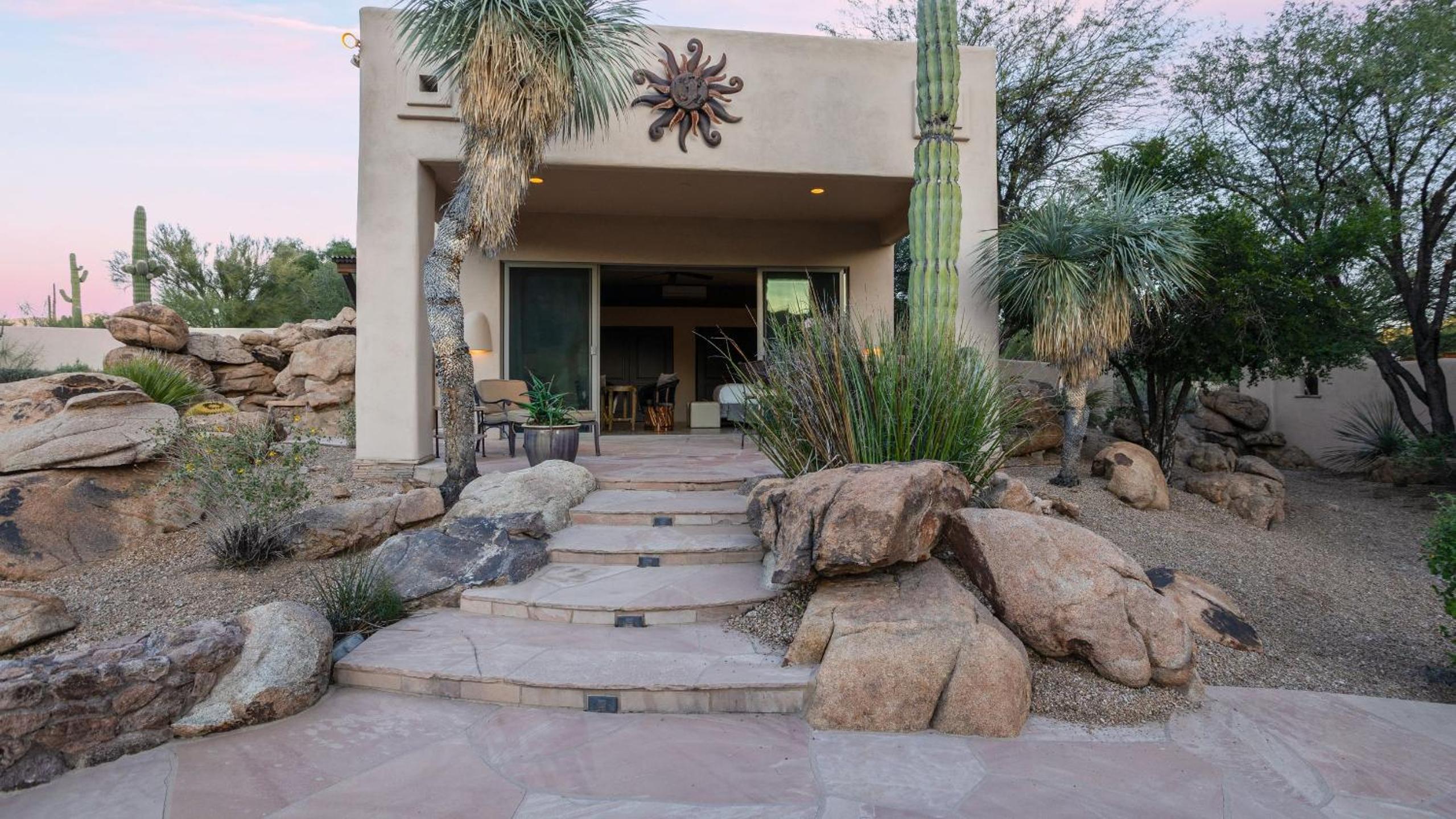 5BDR Oasis w Waterfall Pool Hot Tub Desert View Desert Cascase by AvantStay