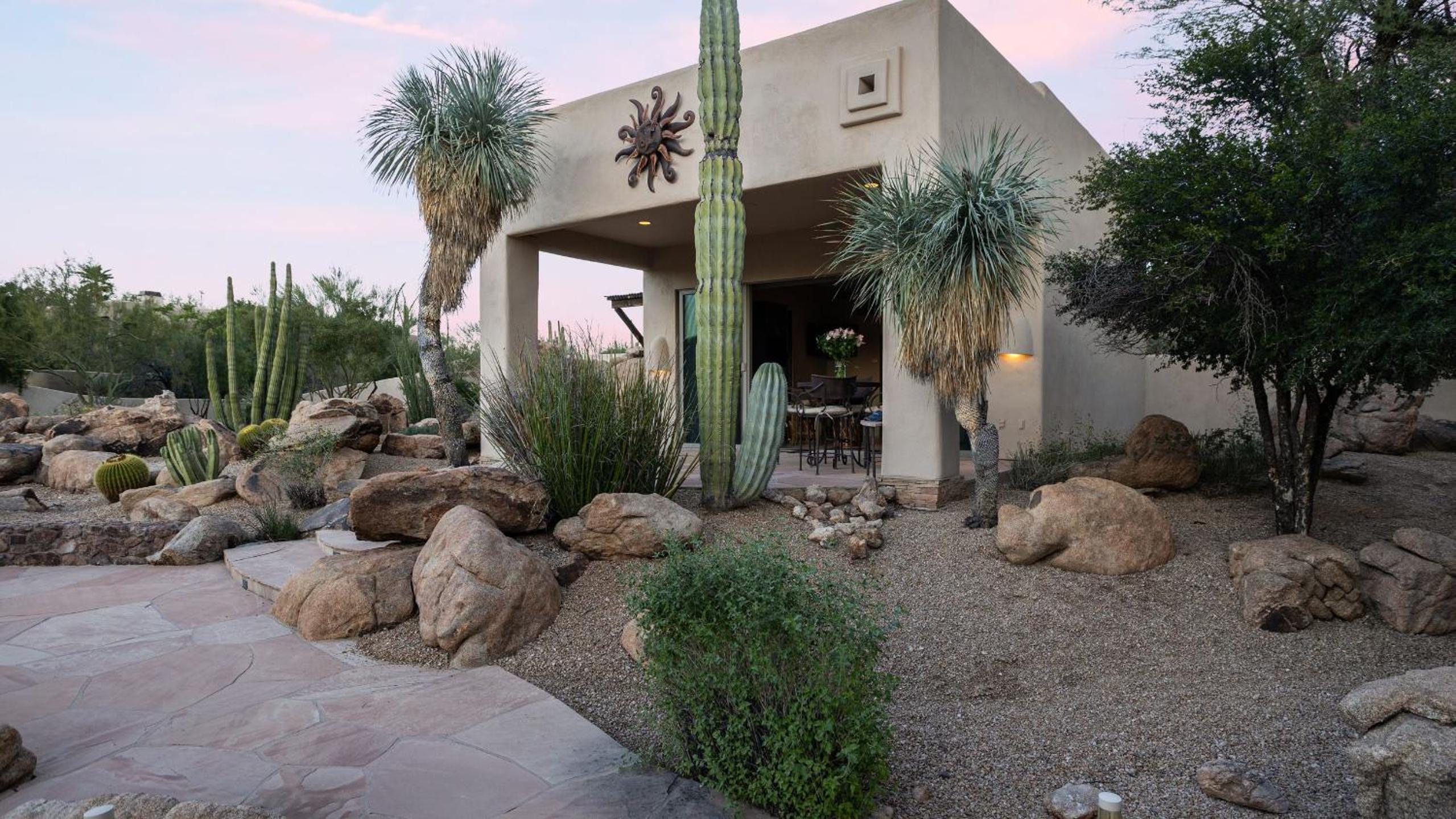 5BDR Oasis w Waterfall Pool Hot Tub Desert View Desert Cascase by AvantStay