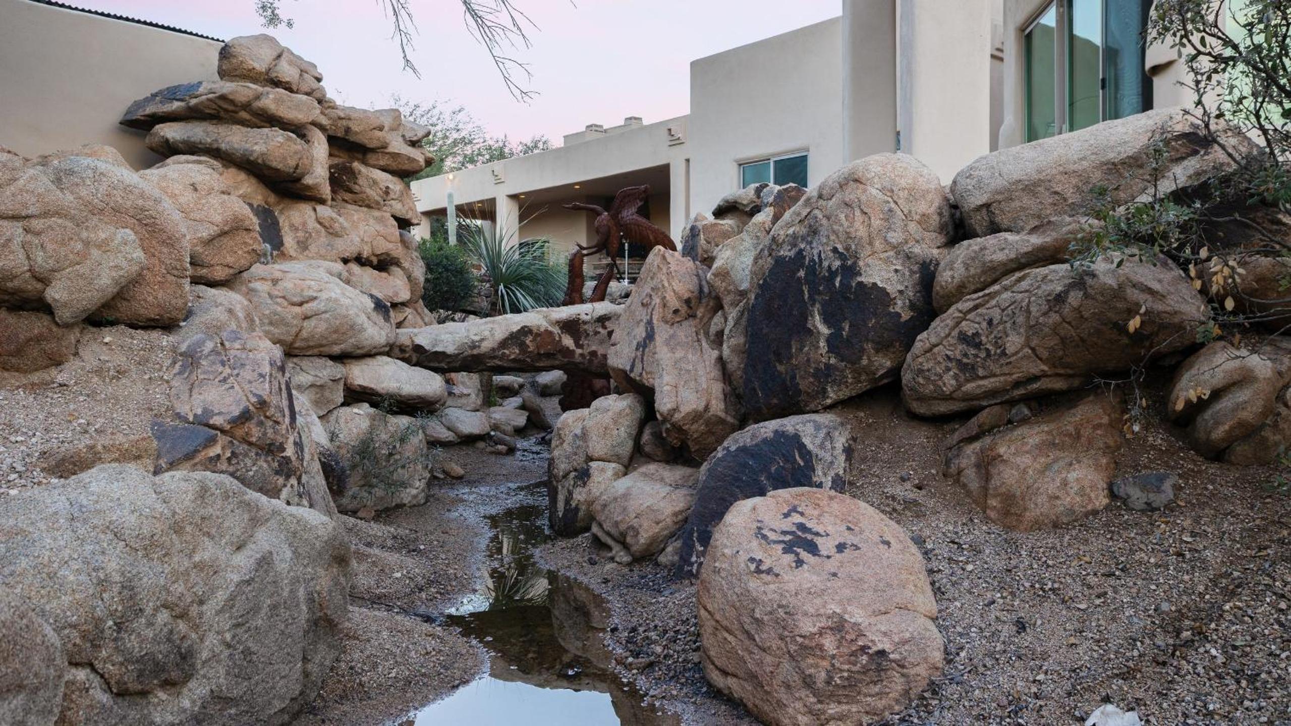 5BDR Oasis w Waterfall Pool Hot Tub Desert View Desert Cascase by AvantStay