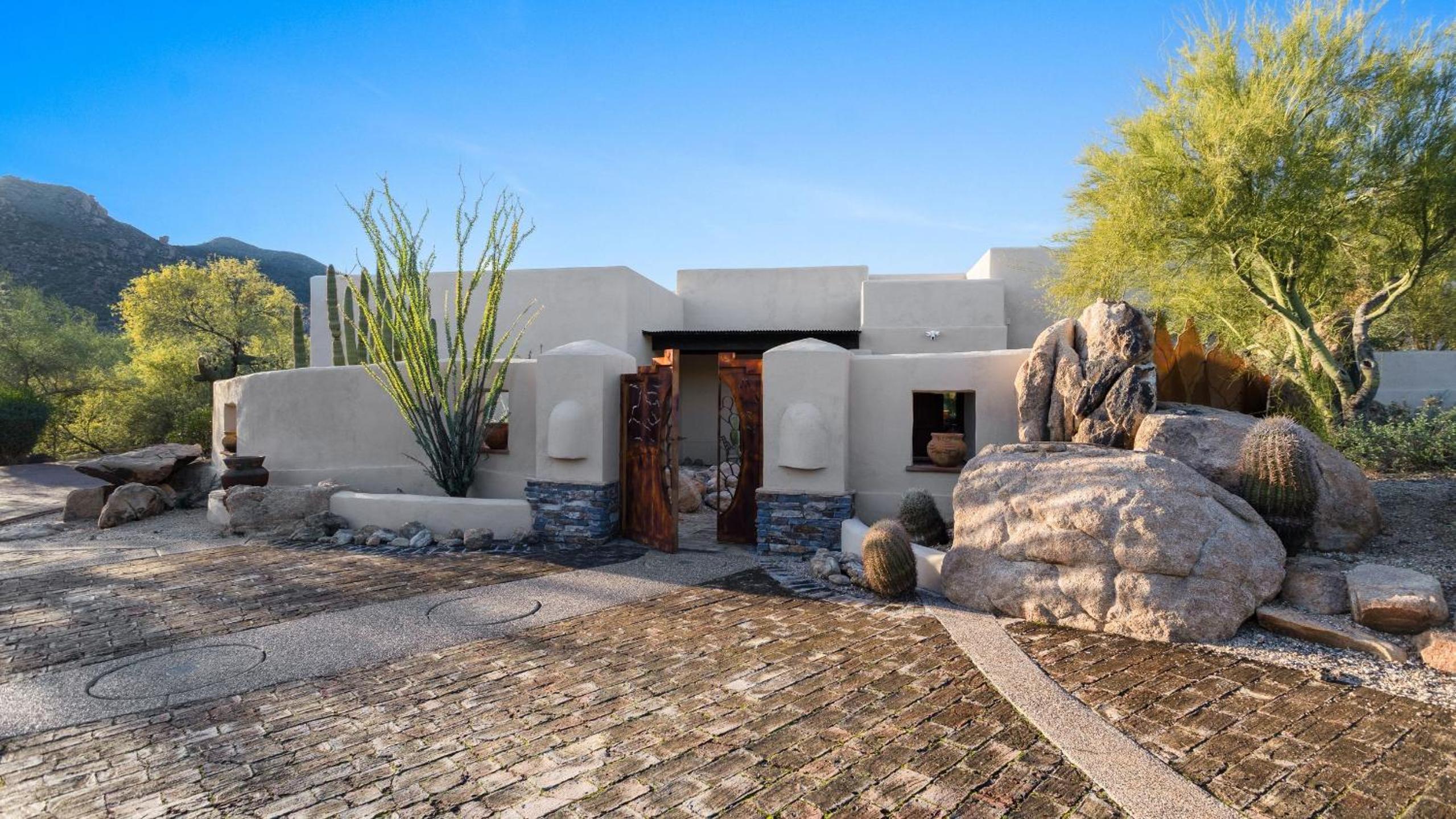 5BDR Oasis w Waterfall Pool Hot Tub Desert View Desert Cascase by AvantStay