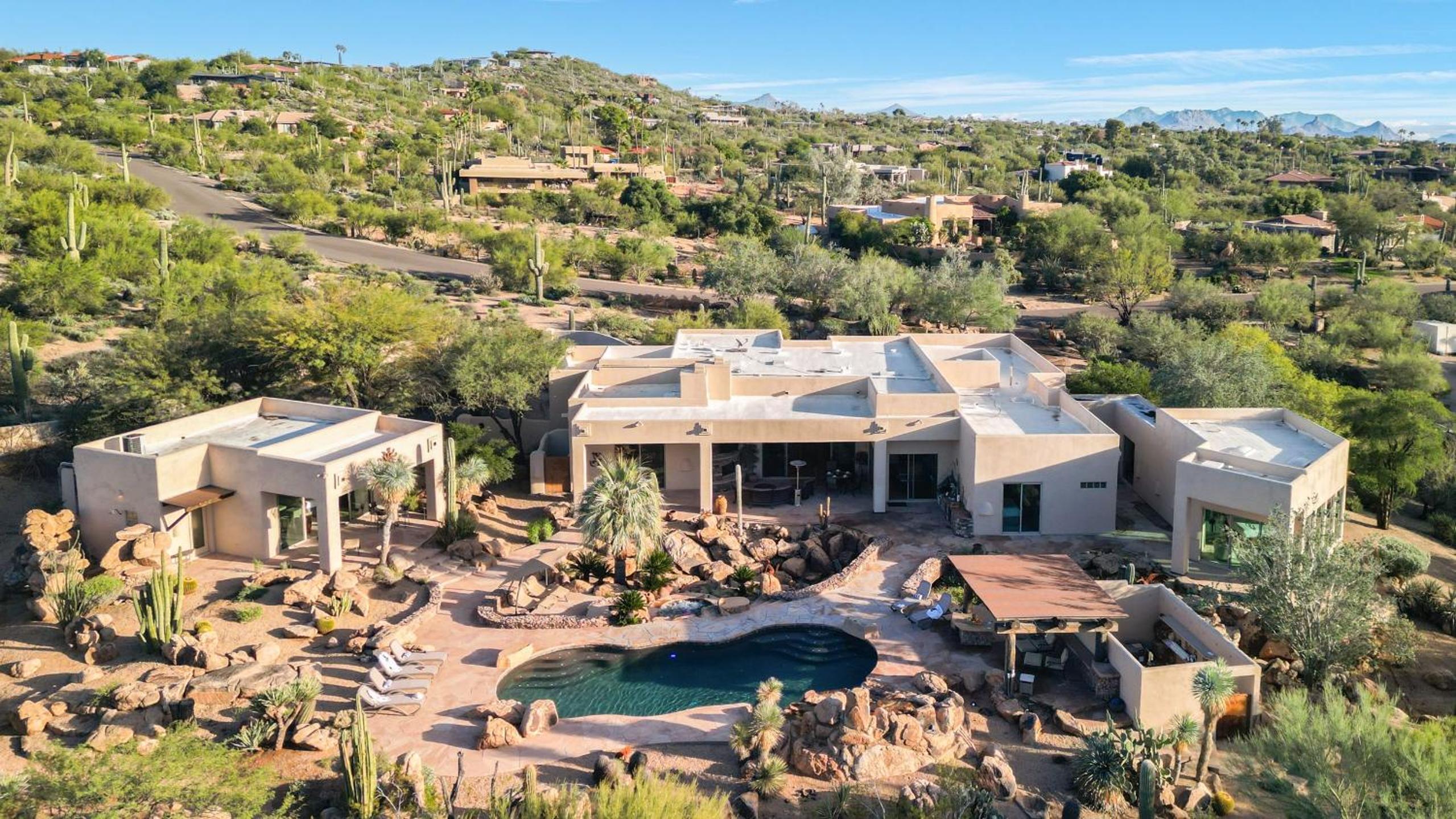 5BDR Oasis w Waterfall Pool Hot Tub Desert View Desert Cascase by AvantStay