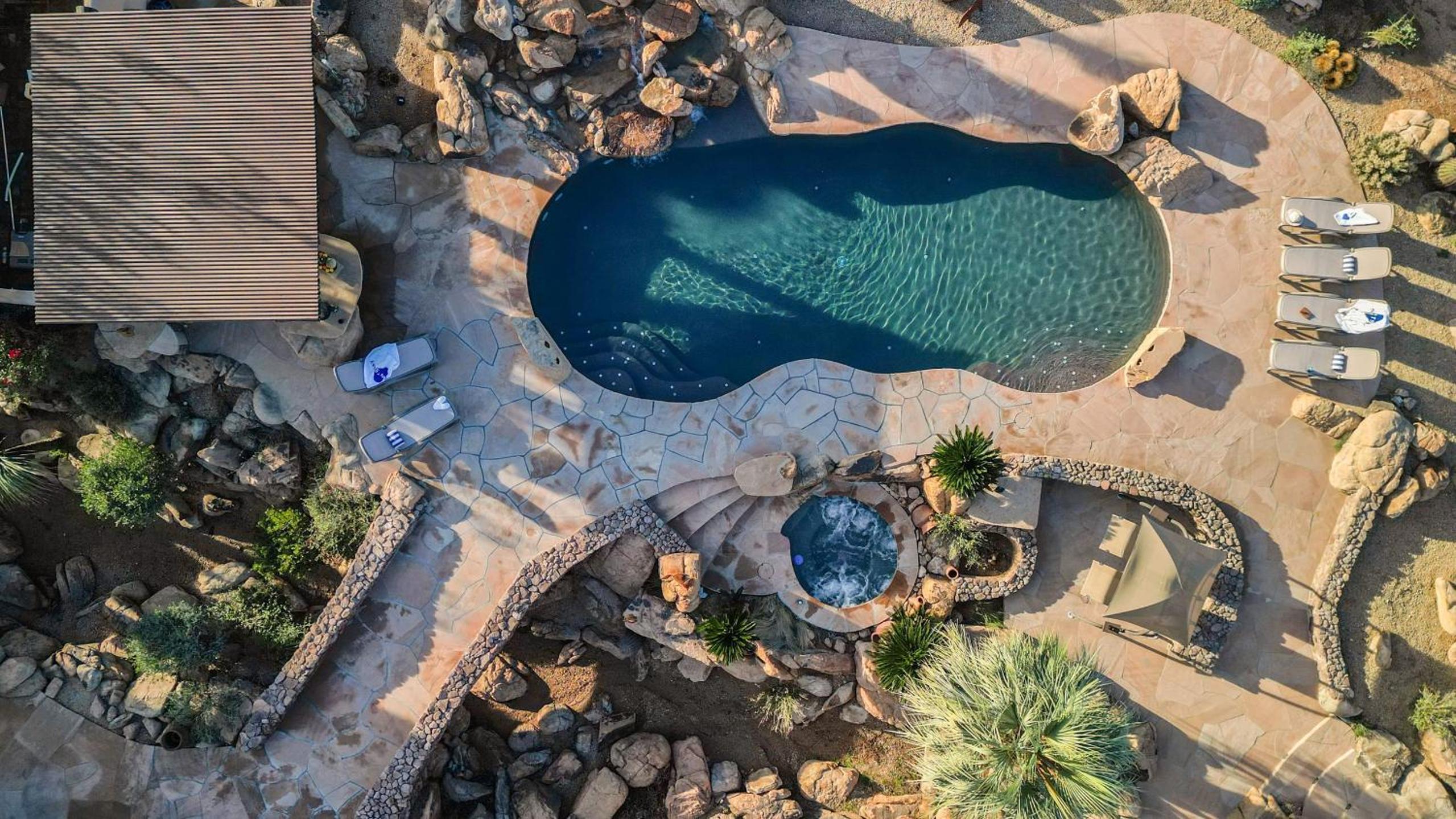 5BDR Oasis w Waterfall Pool Hot Tub Desert View Desert Cascase by AvantStay