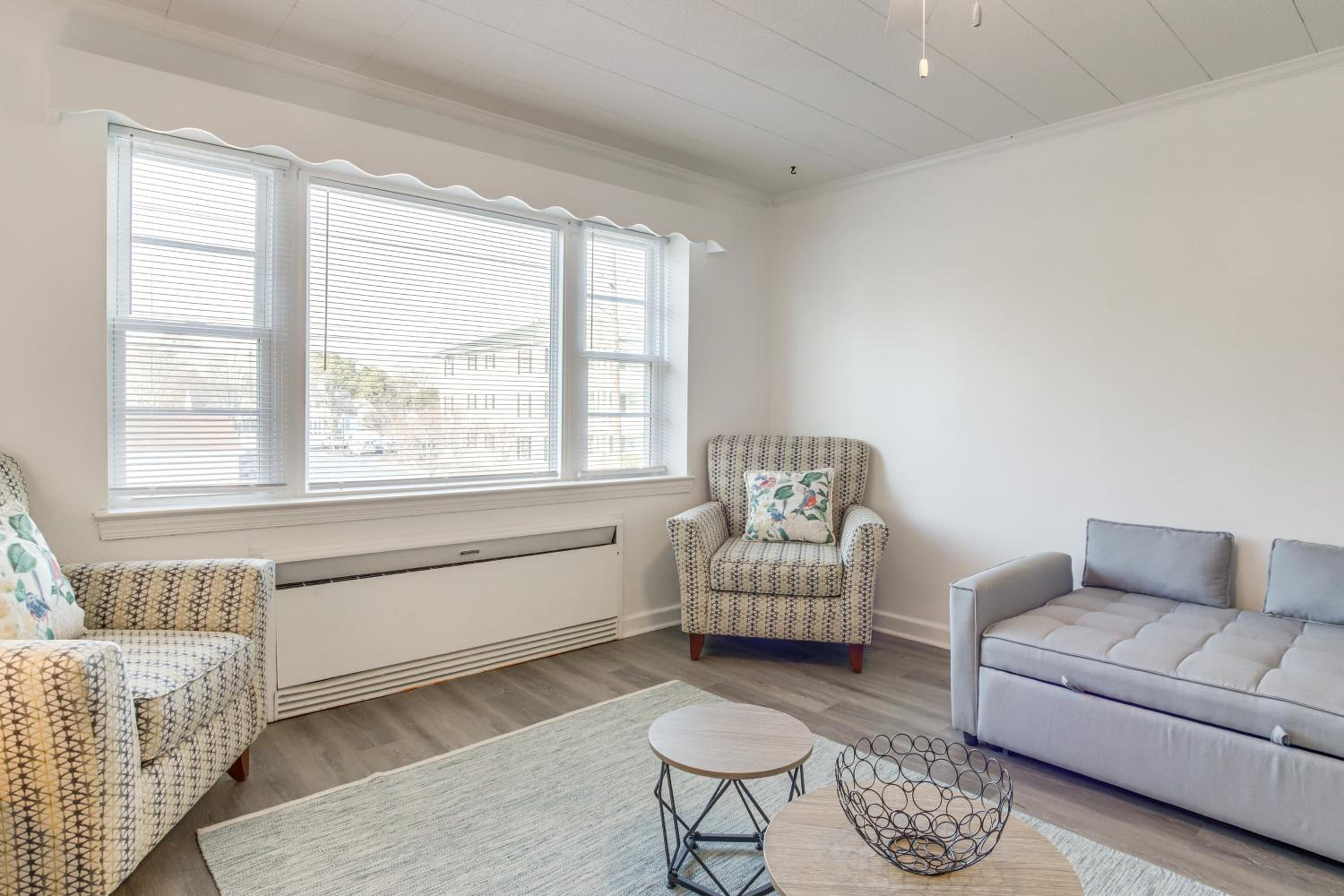 Waterfront Gem Less Than 1 Mi to Dtwn Cambridge!