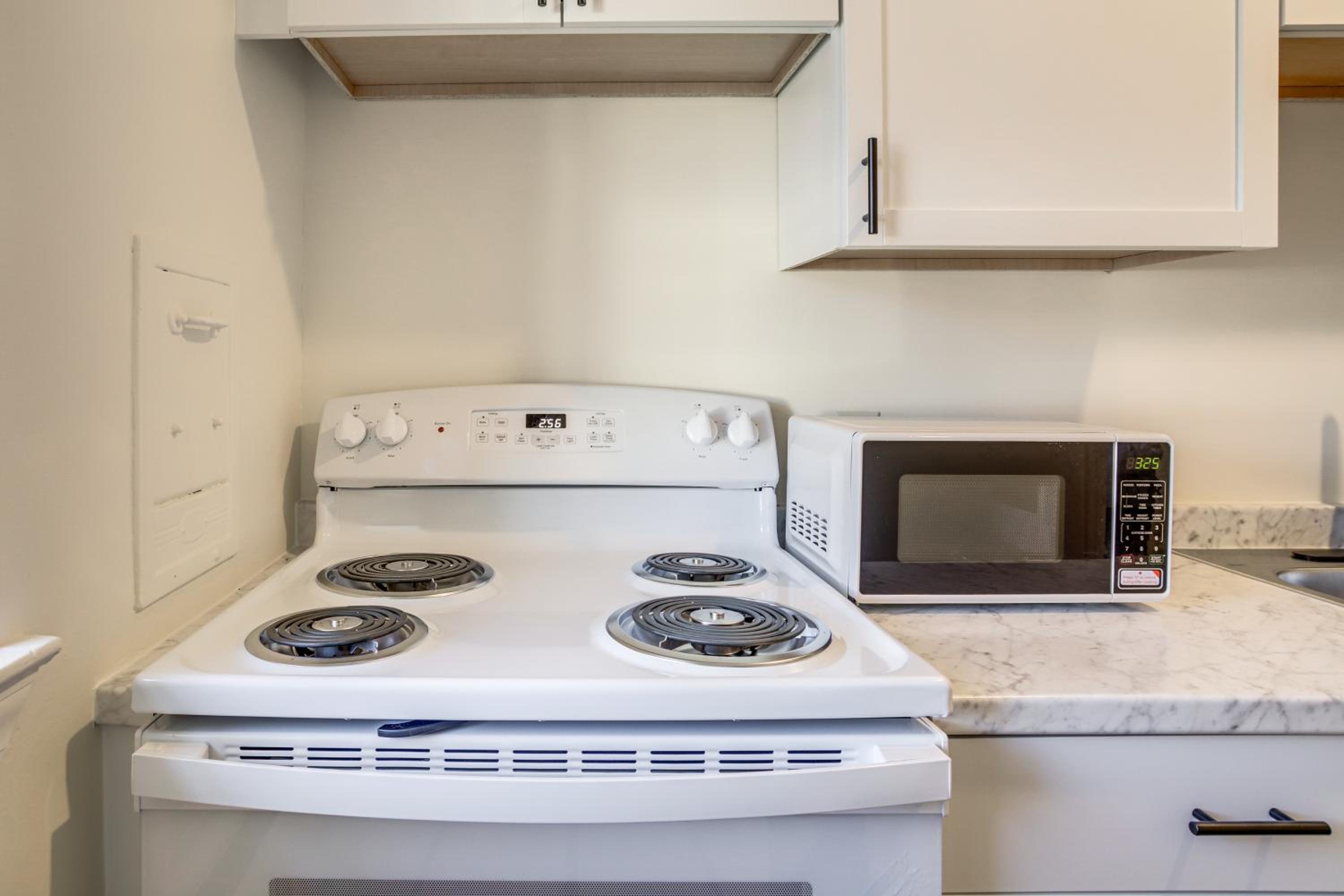 Waterfront Gem Less Than 1 Mi to Dtwn Cambridge!