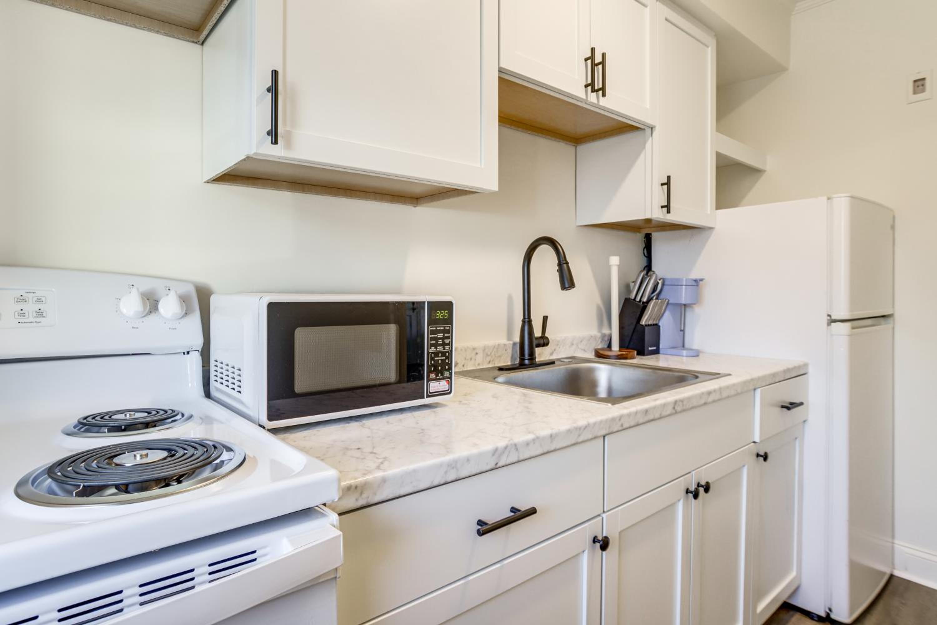 Waterfront Gem Less Than 1 Mi to Dtwn Cambridge!