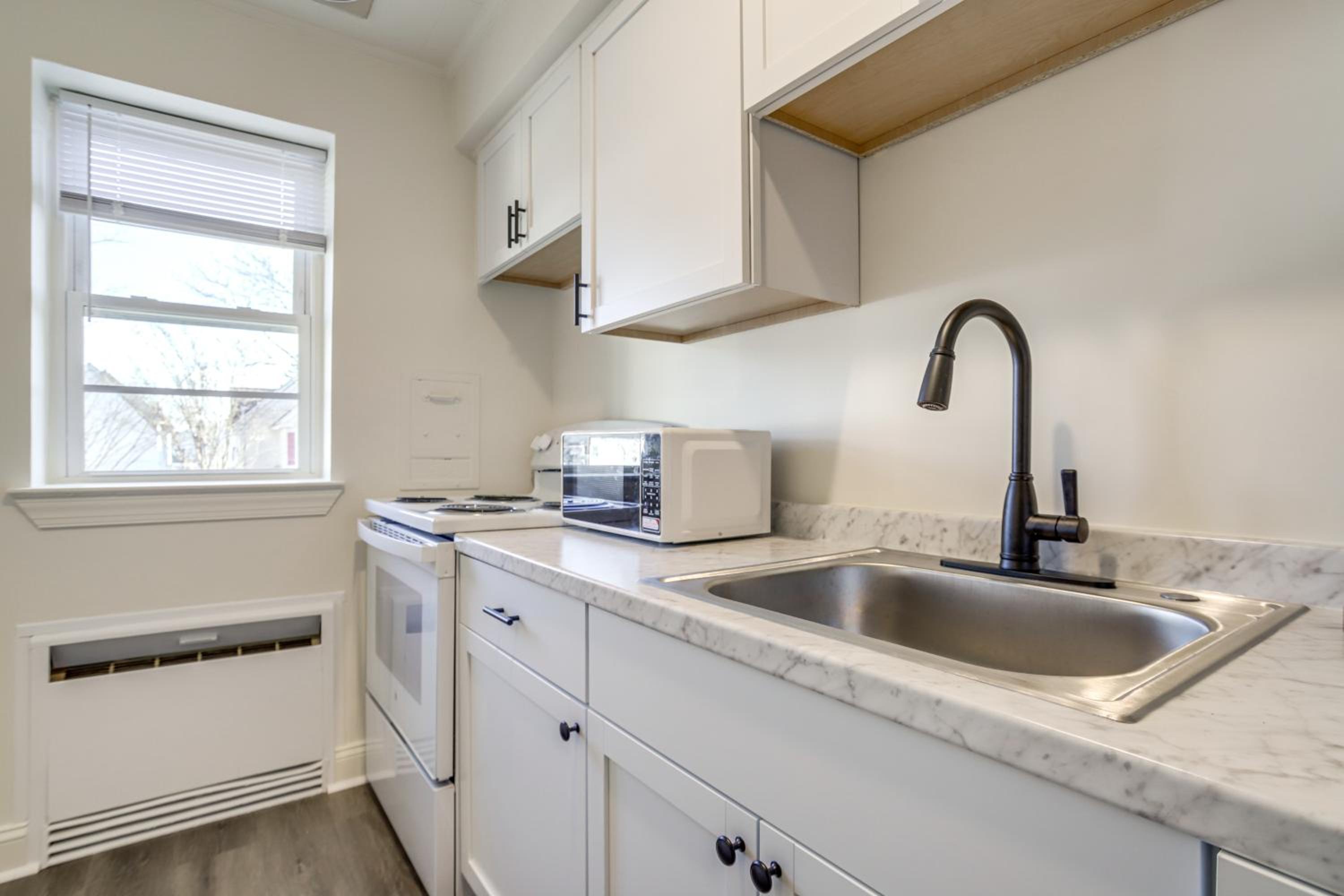 Waterfront Gem Less Than 1 Mi to Dtwn Cambridge!