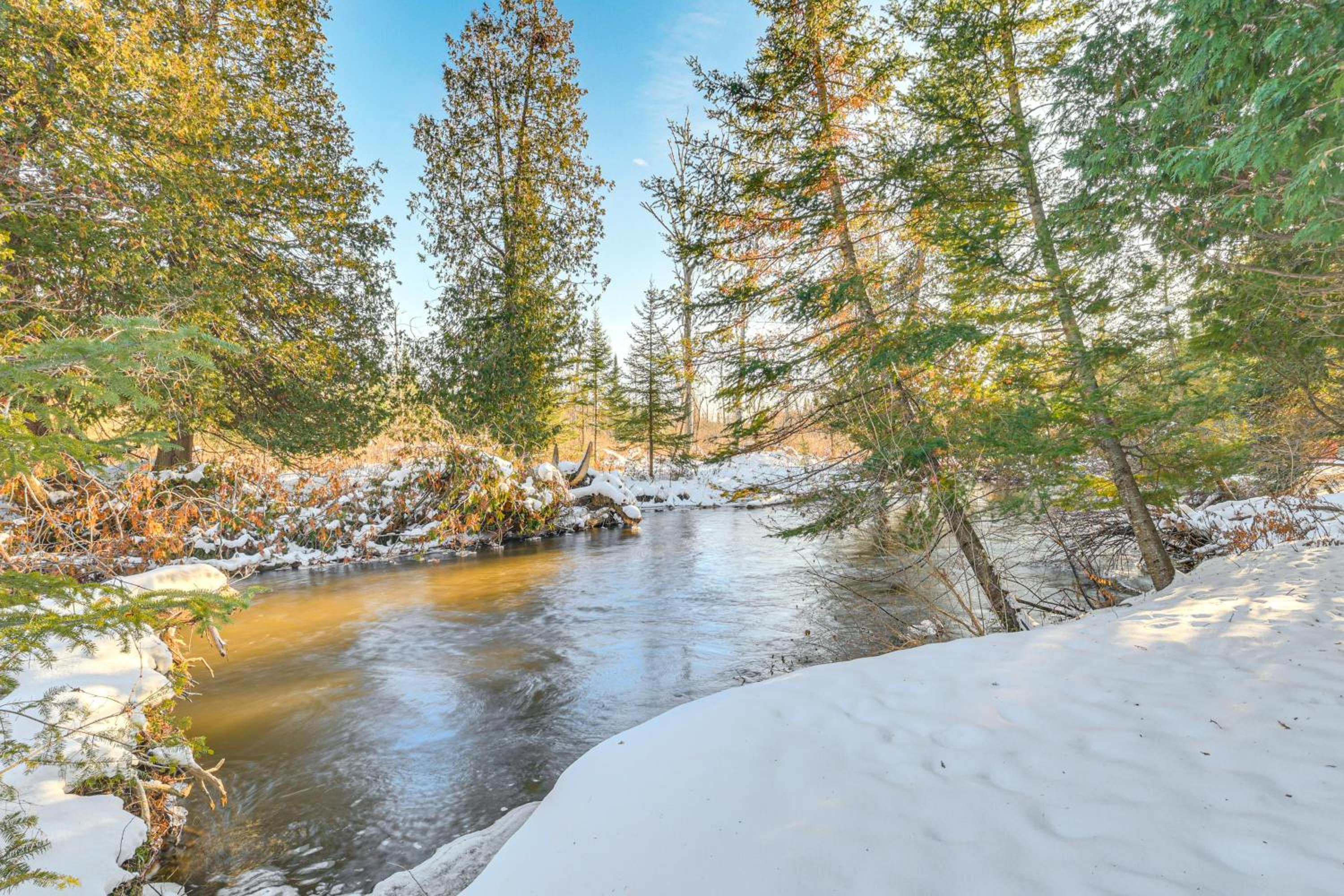 Sturgeon River Gem! Outdoor recreation galore