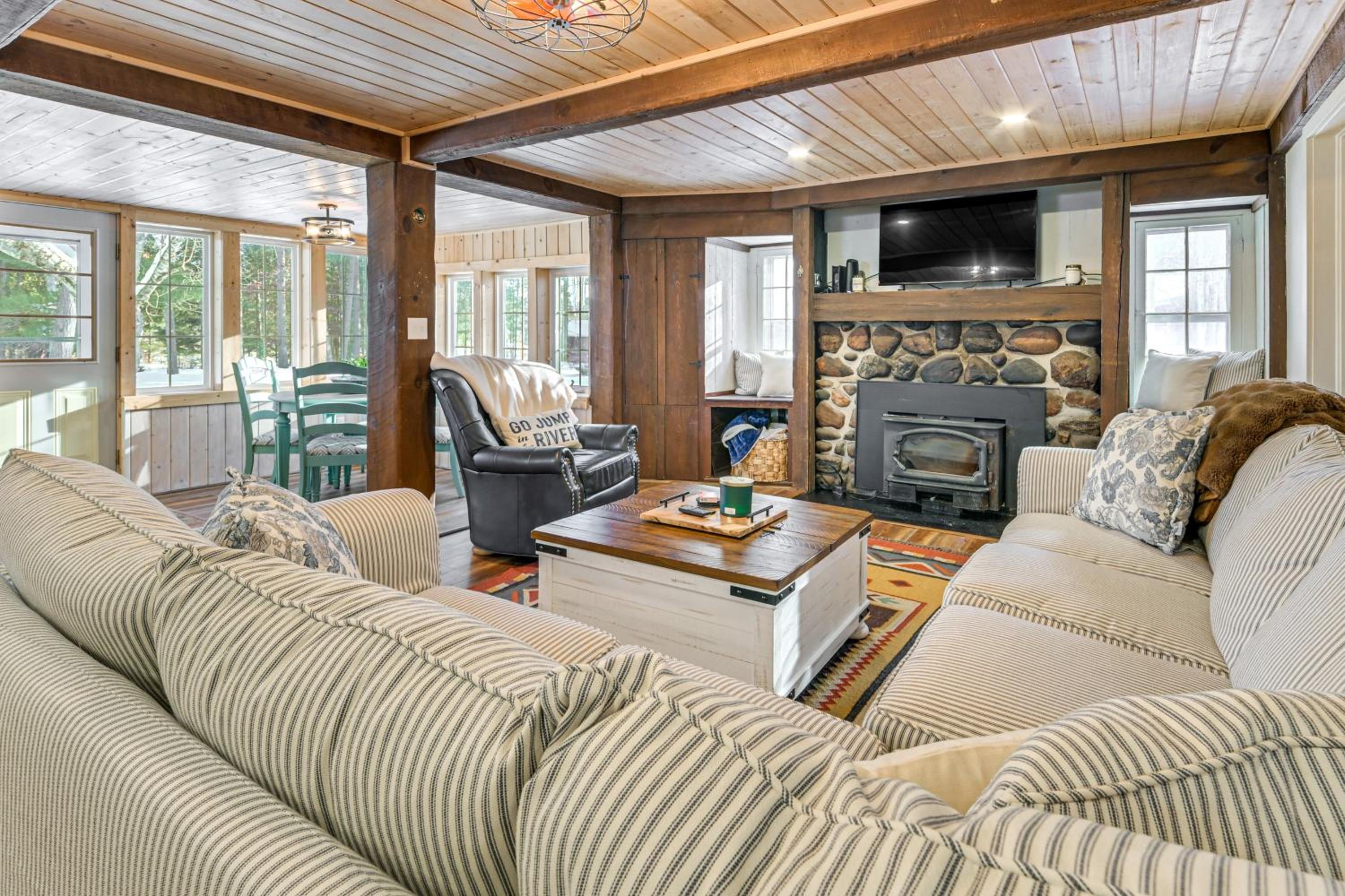Sturgeon River Gem! Outdoor recreation galore
