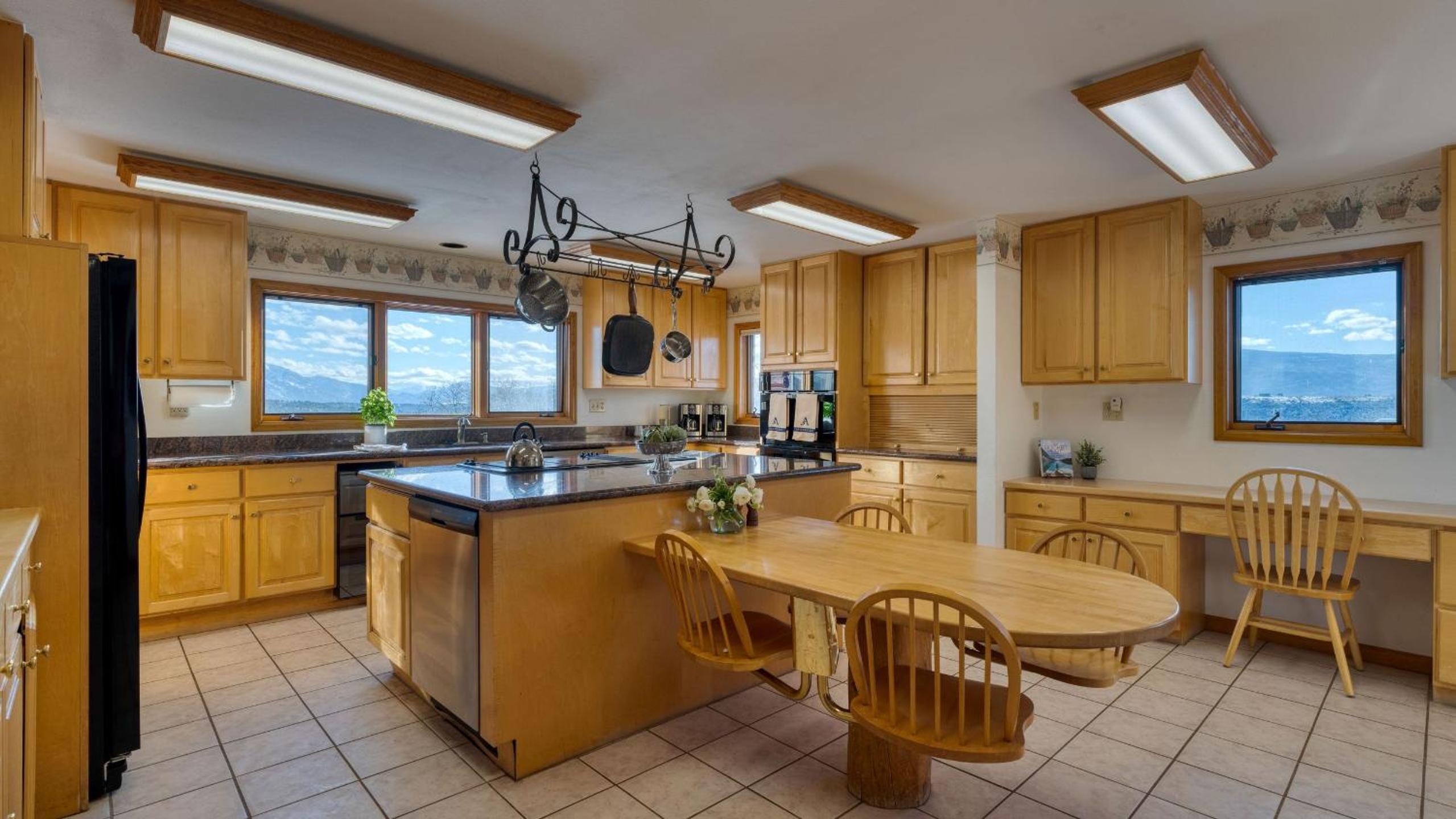 Sleeps 20 Secluded 7BDR Retreat on 71 Priv Acres Elkstone Lodge by AvantStay