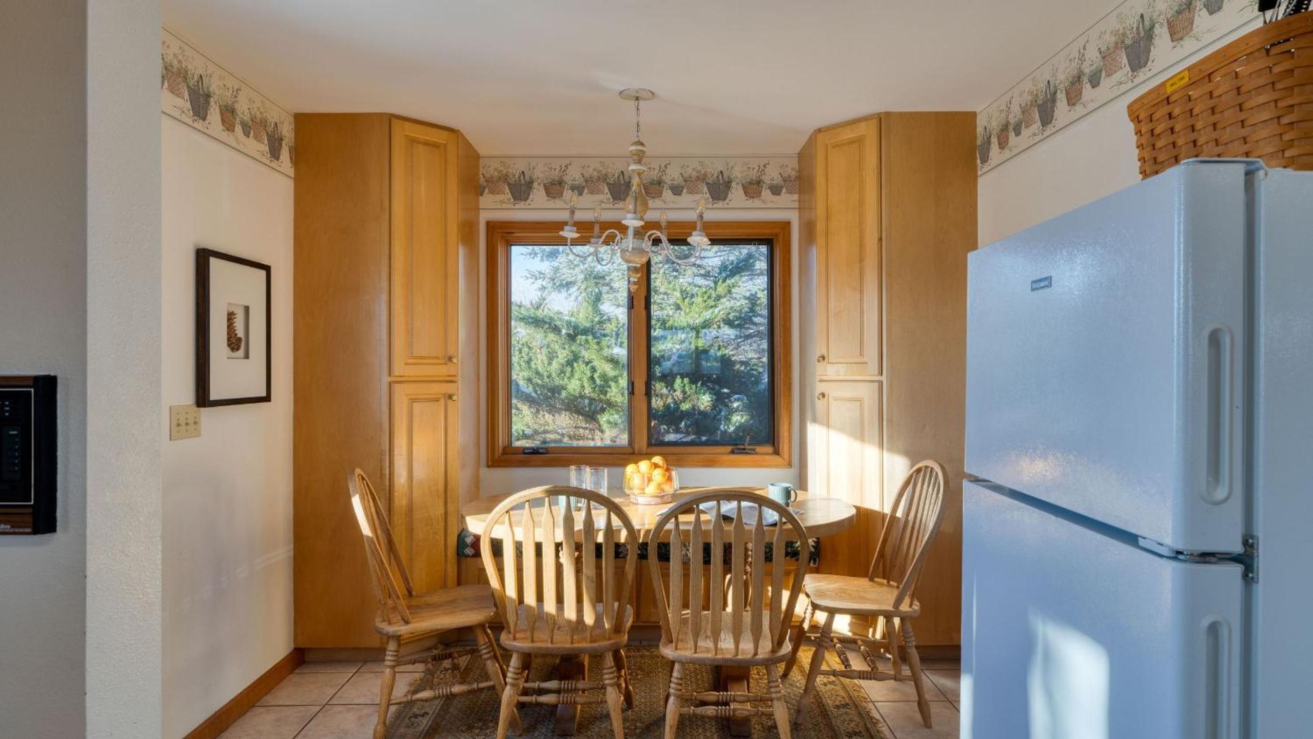Sleeps 20 Secluded 7BDR Retreat on 71 Priv Acres Elkstone Lodge by AvantStay