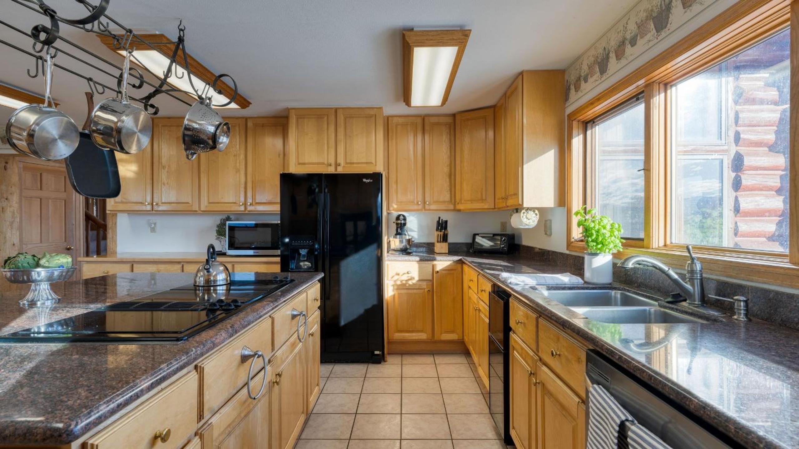 Sleeps 20 Secluded 7BDR Retreat on 71 Priv Acres Elkstone Lodge by AvantStay