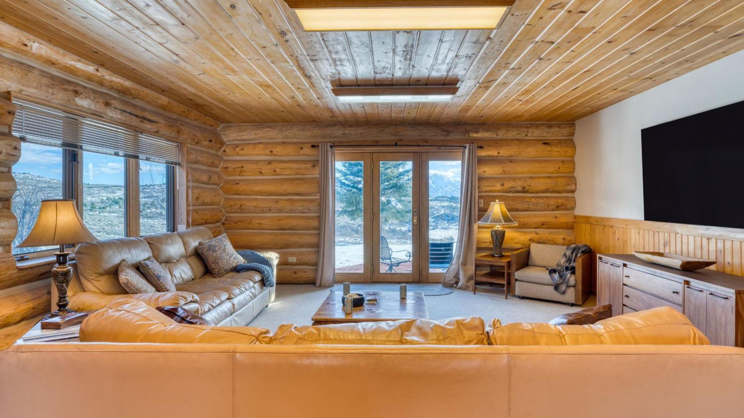 Sleeps 20 Secluded 7BDR Retreat on 71 Priv Acres Elkstone Lodge by AvantStay