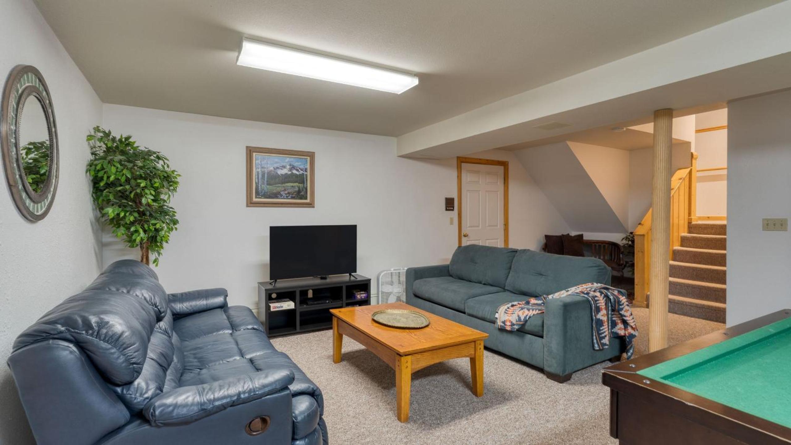 Sleeps 20 Secluded 7BDR Retreat on 71 Priv Acres Elkstone Lodge by AvantStay