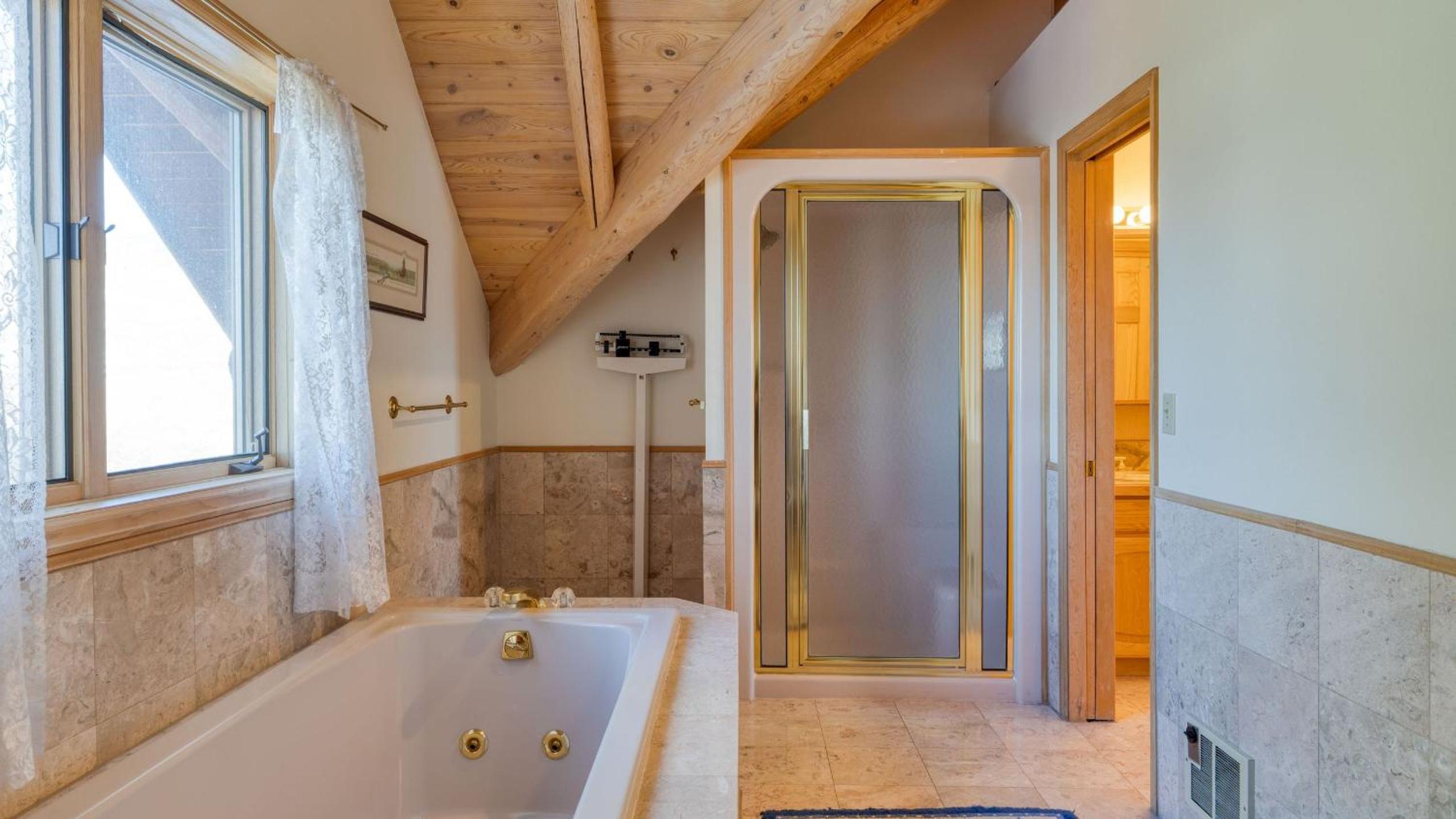 Sleeps 20 Secluded 7BDR Retreat on 71 Priv Acres Elkstone Lodge by AvantStay