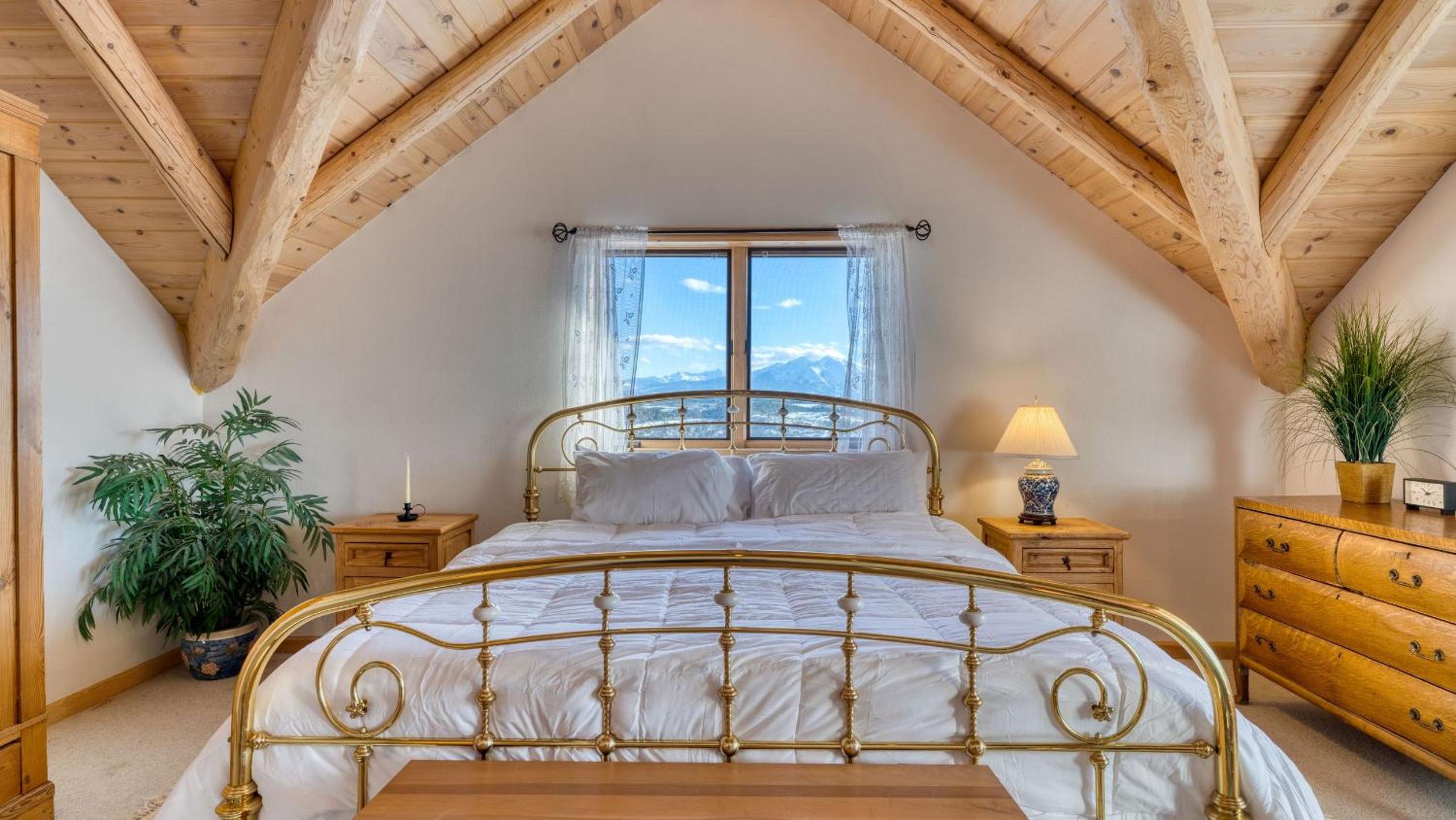 Sleeps 20 Secluded 7BDR Retreat on 71 Priv Acres Elkstone Lodge by AvantStay